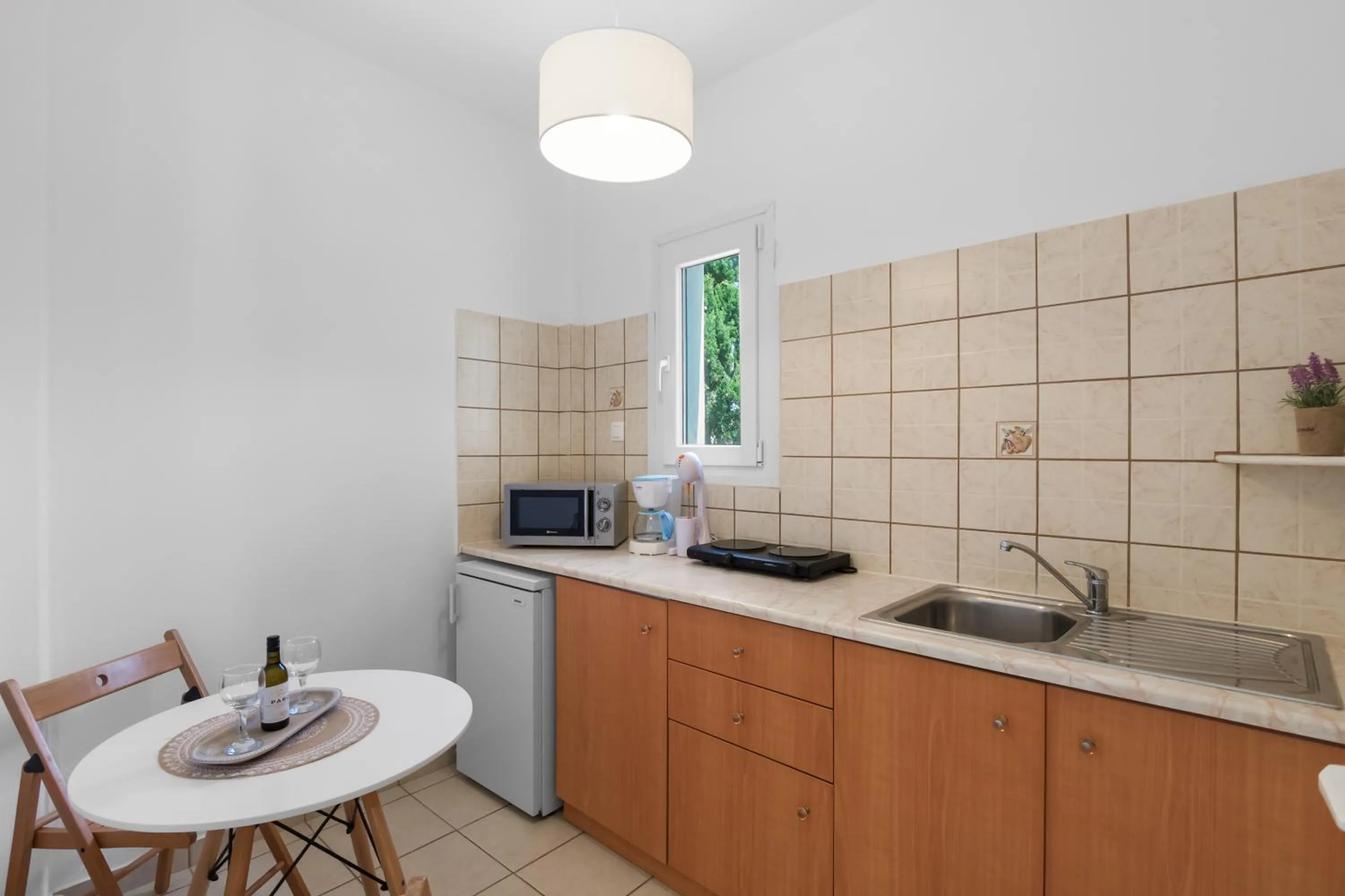 Tzane Studios & Apartments - Steps away from Golden Beach