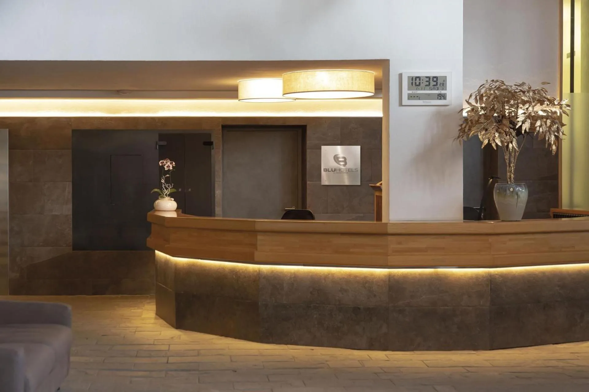 Lobby or reception in Blu Hotel Senales Zirm-Cristal