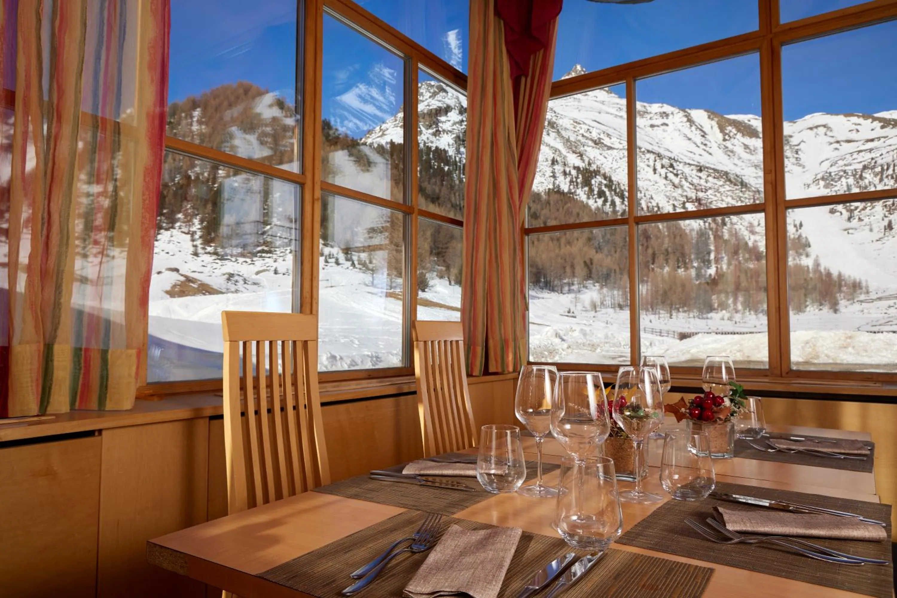 Restaurant/places to eat in Blu Hotel Senales Zirm-Cristal