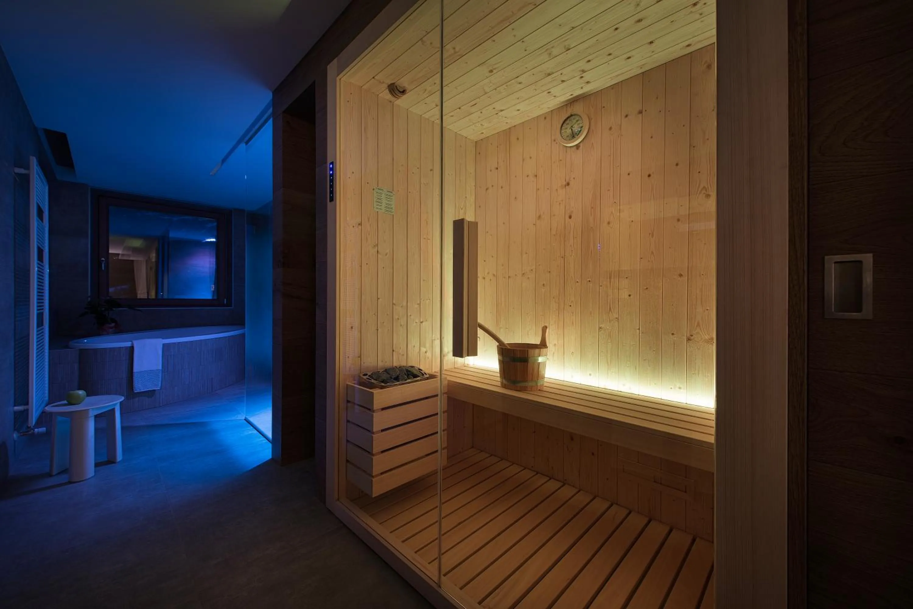 Hot Tub in Hotel Baita Montana