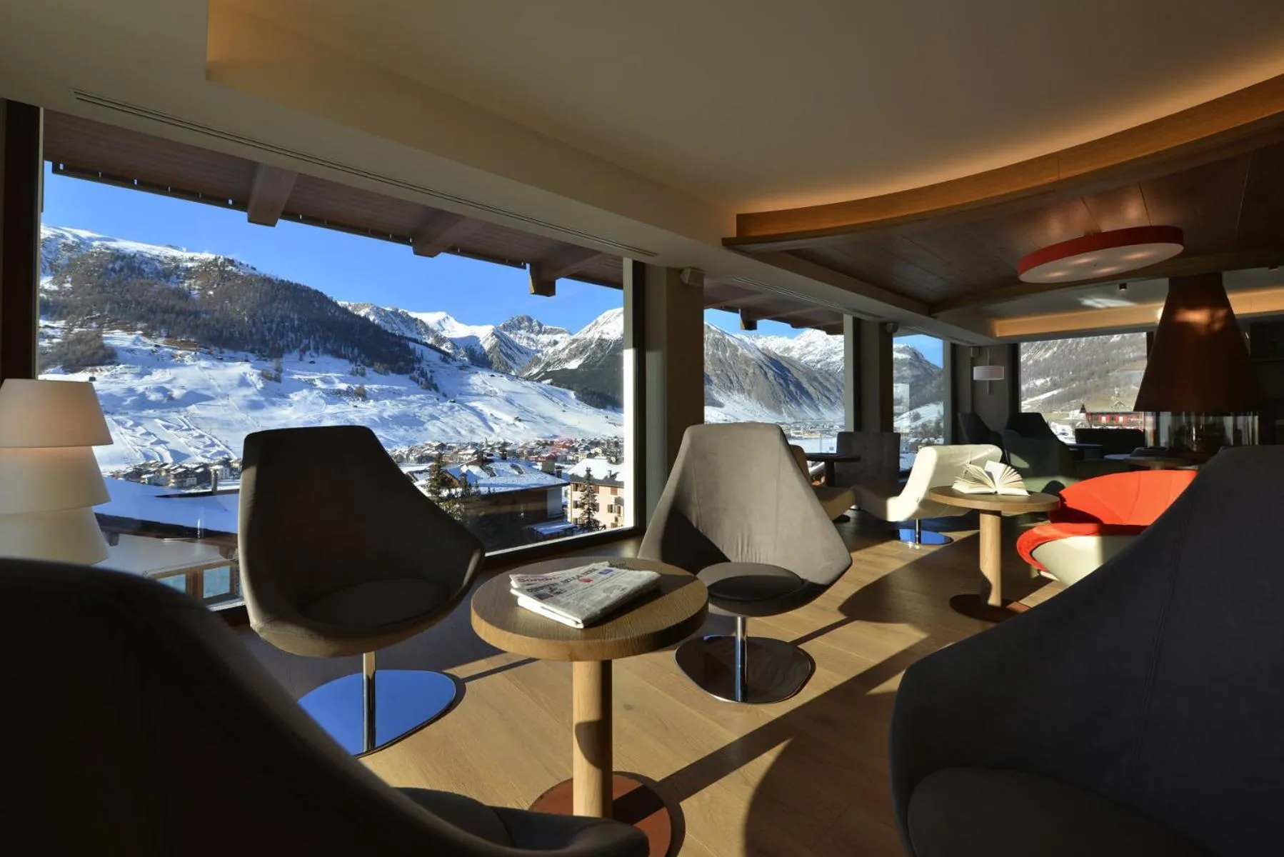 Communal lounge/ TV room in Hotel Baita Montana