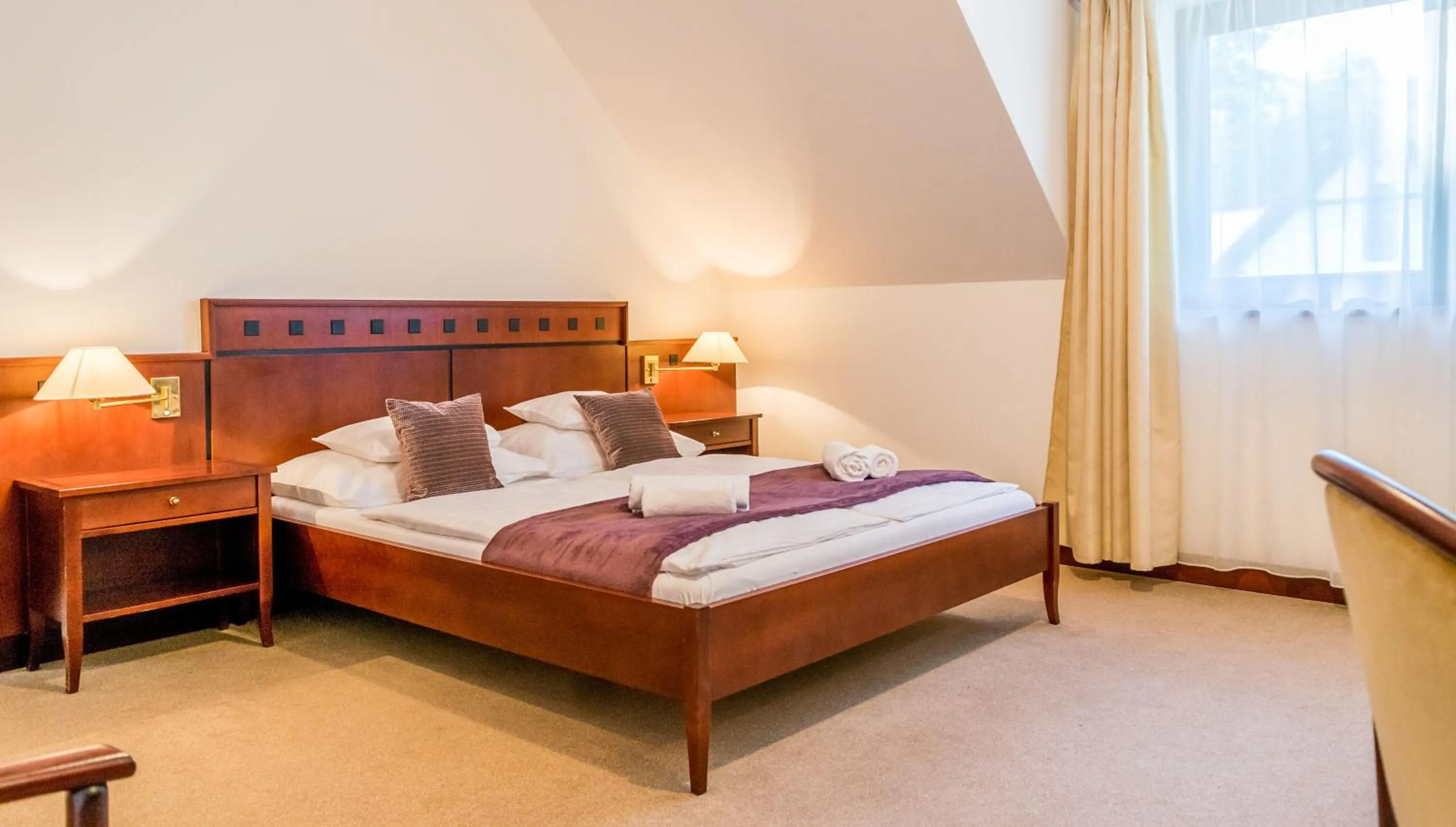 Property building, Bed in Hotel Tihany Átrium