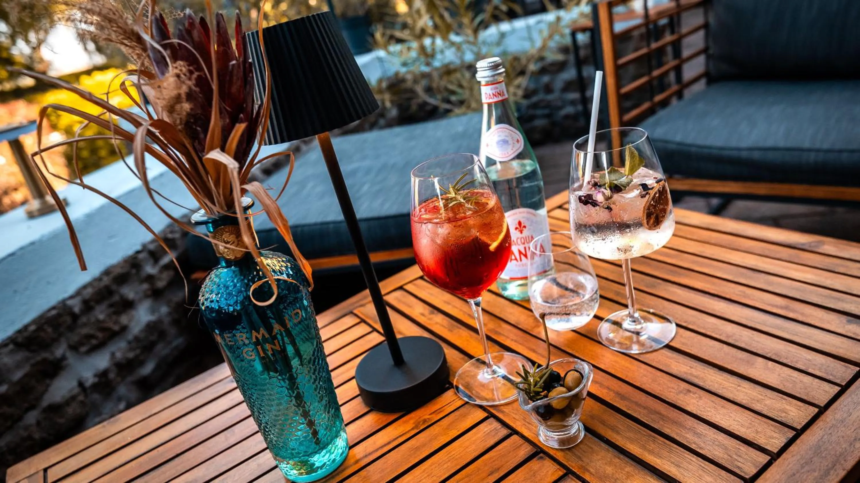 Lounge or bar in Hotel Tihany Átrium