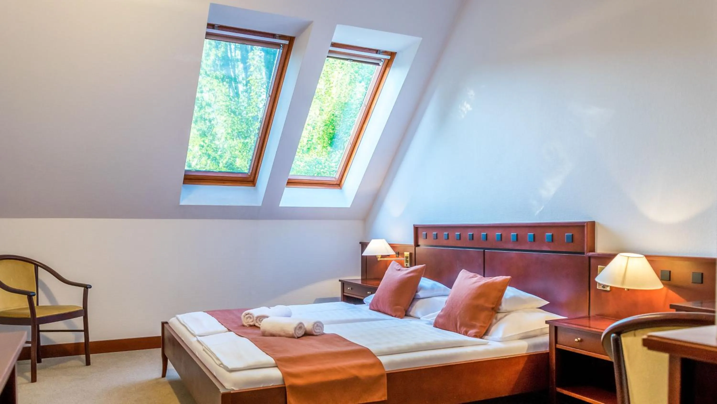 Property building, Bed in Hotel Tihany Átrium