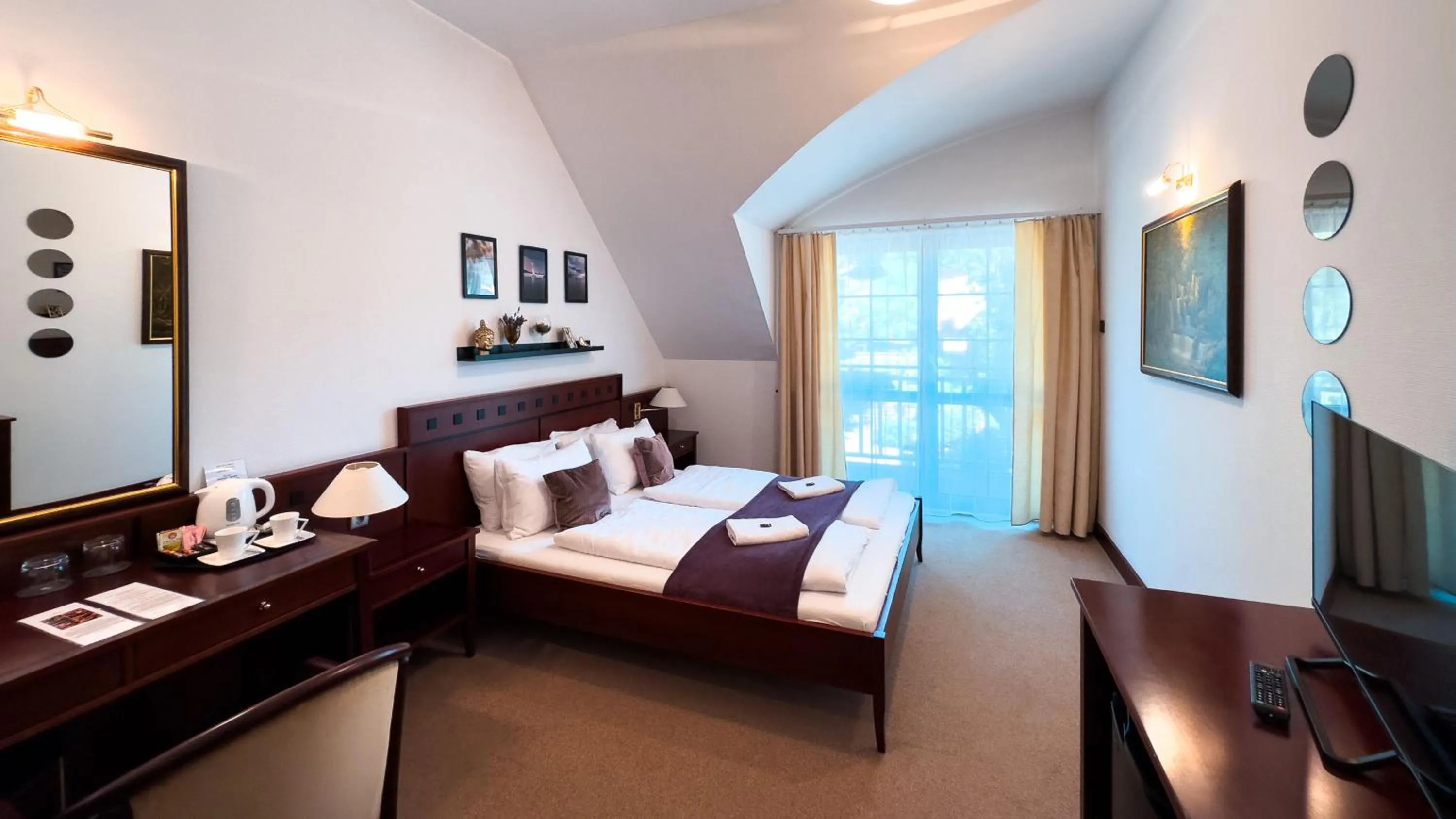 Bedroom, Bed in Hotel Tihany Átrium