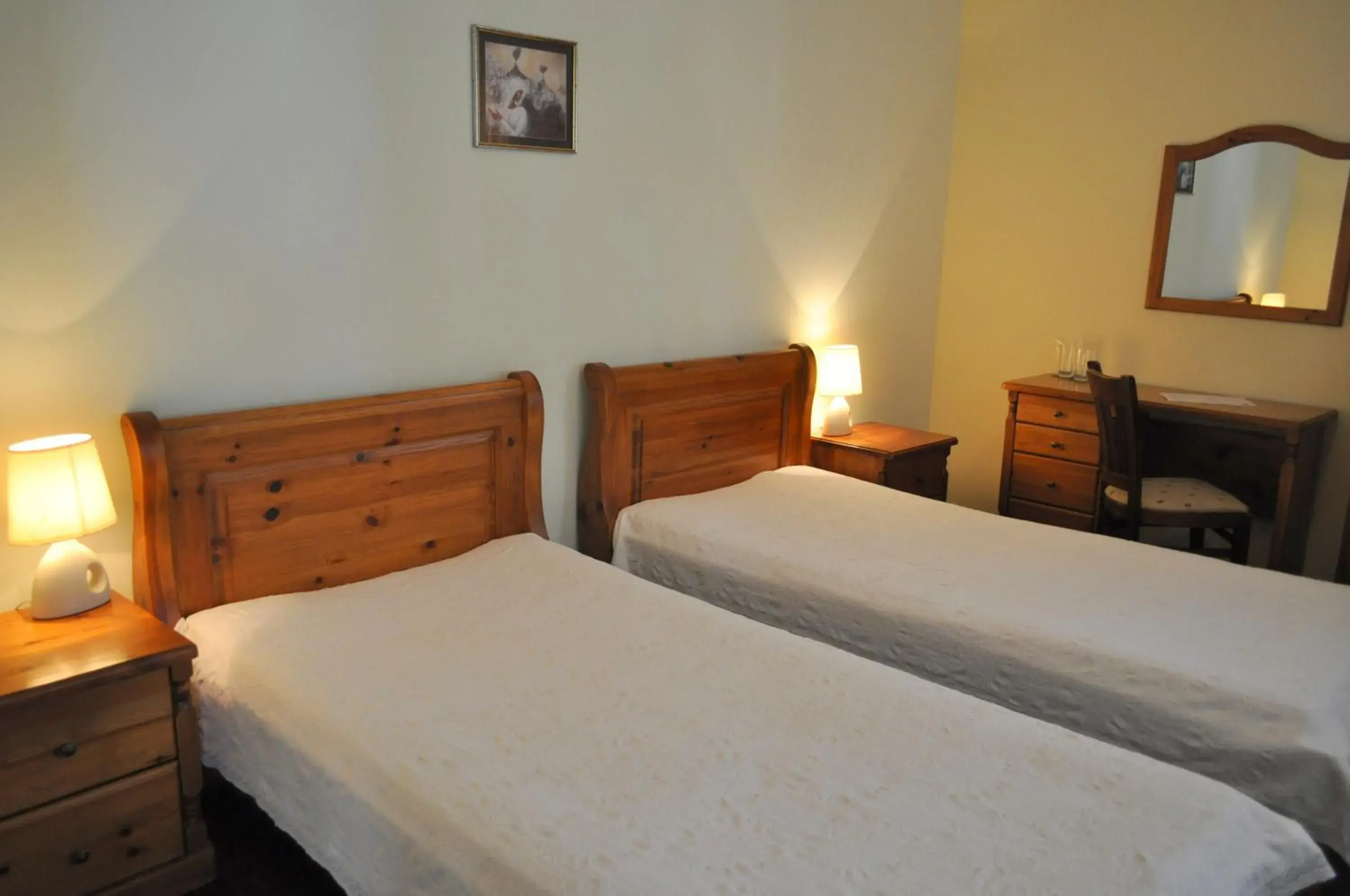Economy Double or Twin Room in Hotel Izvora - Garden Retreat Economy Double or Twin Room in Hotel Izvora - Garden Retreat
