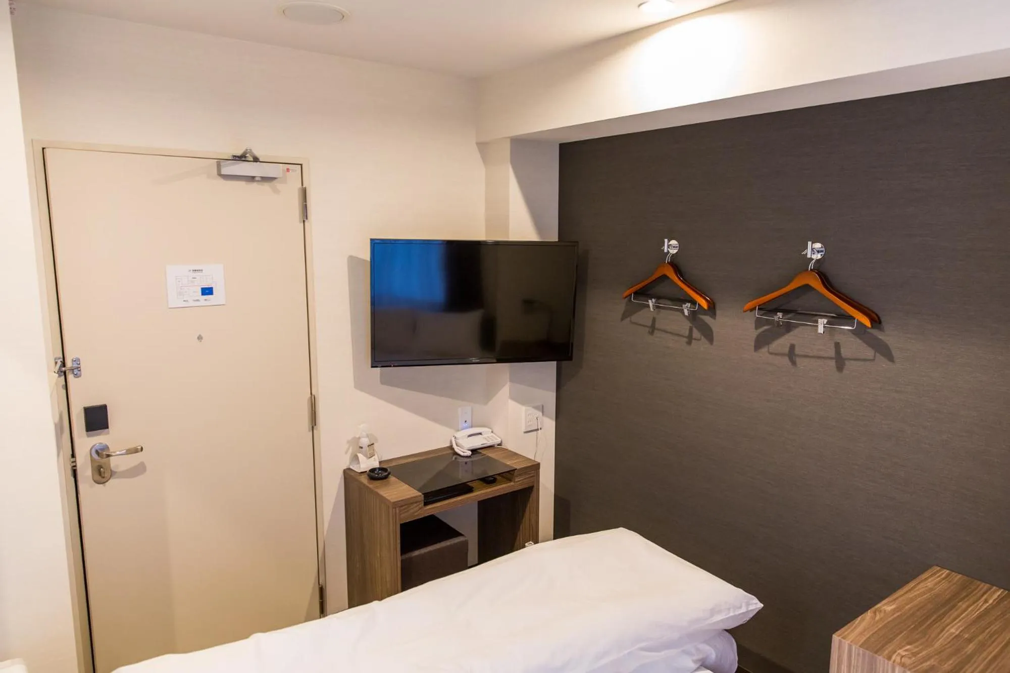 Photo of the whole room, TV/Entertainment Center in Umeda Plaza Hotel