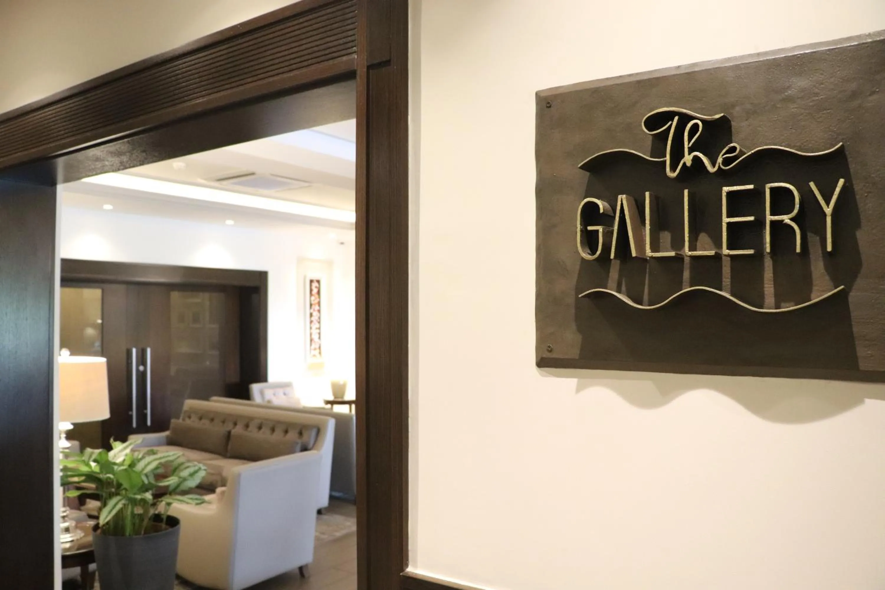 Restaurant/places to eat in Mamba Point Hotel