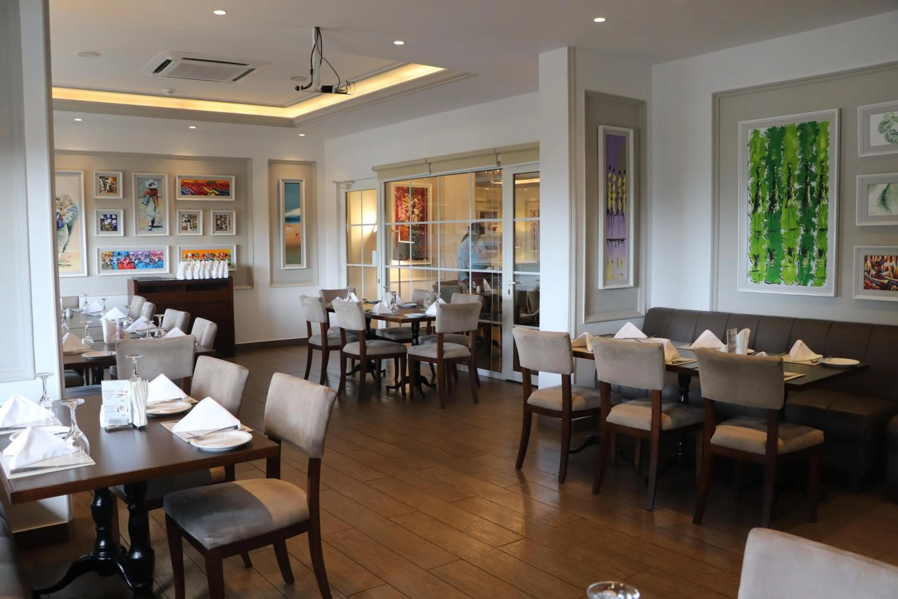 Restaurant/places to eat in Mamba Point Hotel