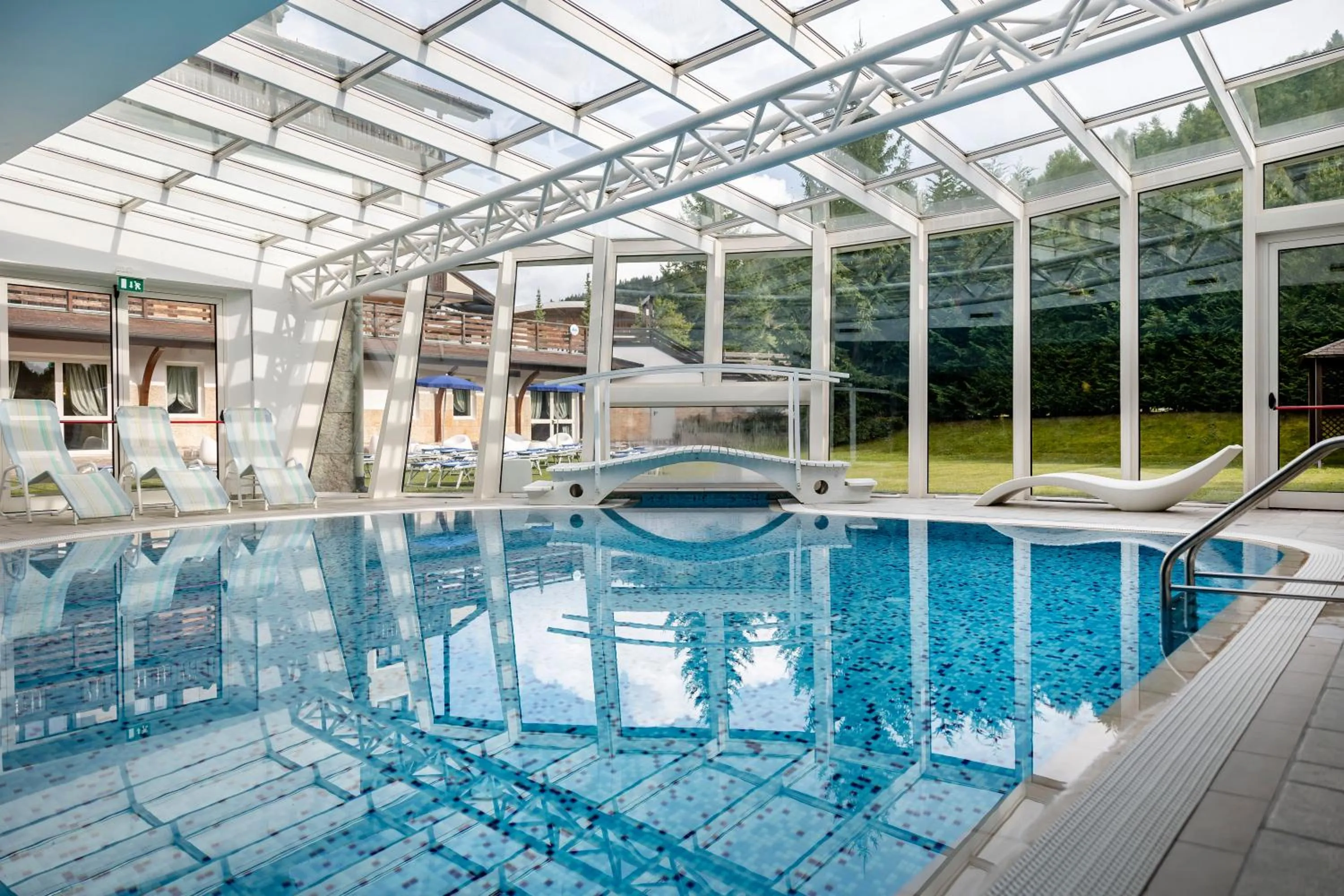 Swimming pool in Golf Hotel