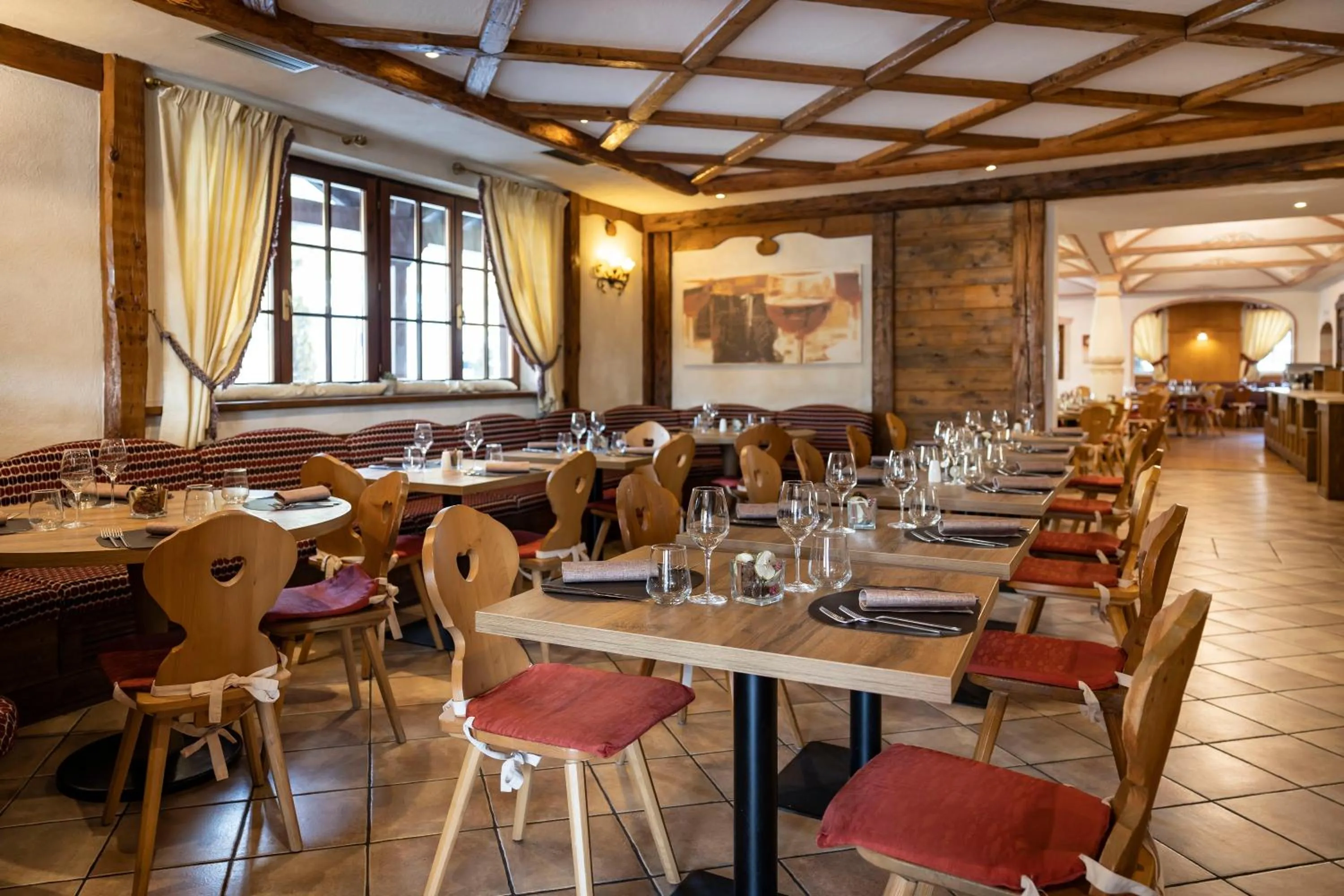 Restaurant/places to eat in Golf Hotel