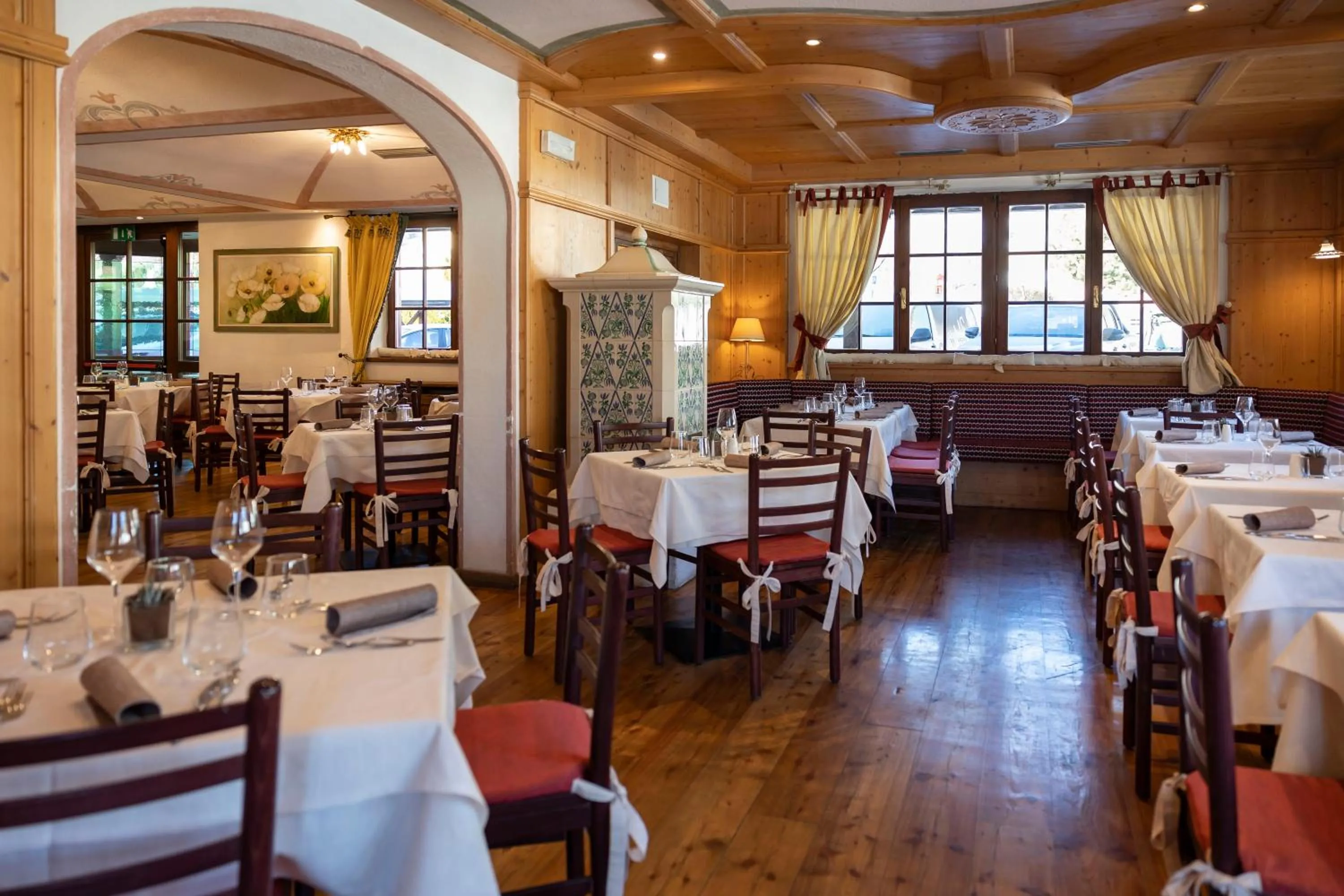 Restaurant/places to eat in Golf Hotel