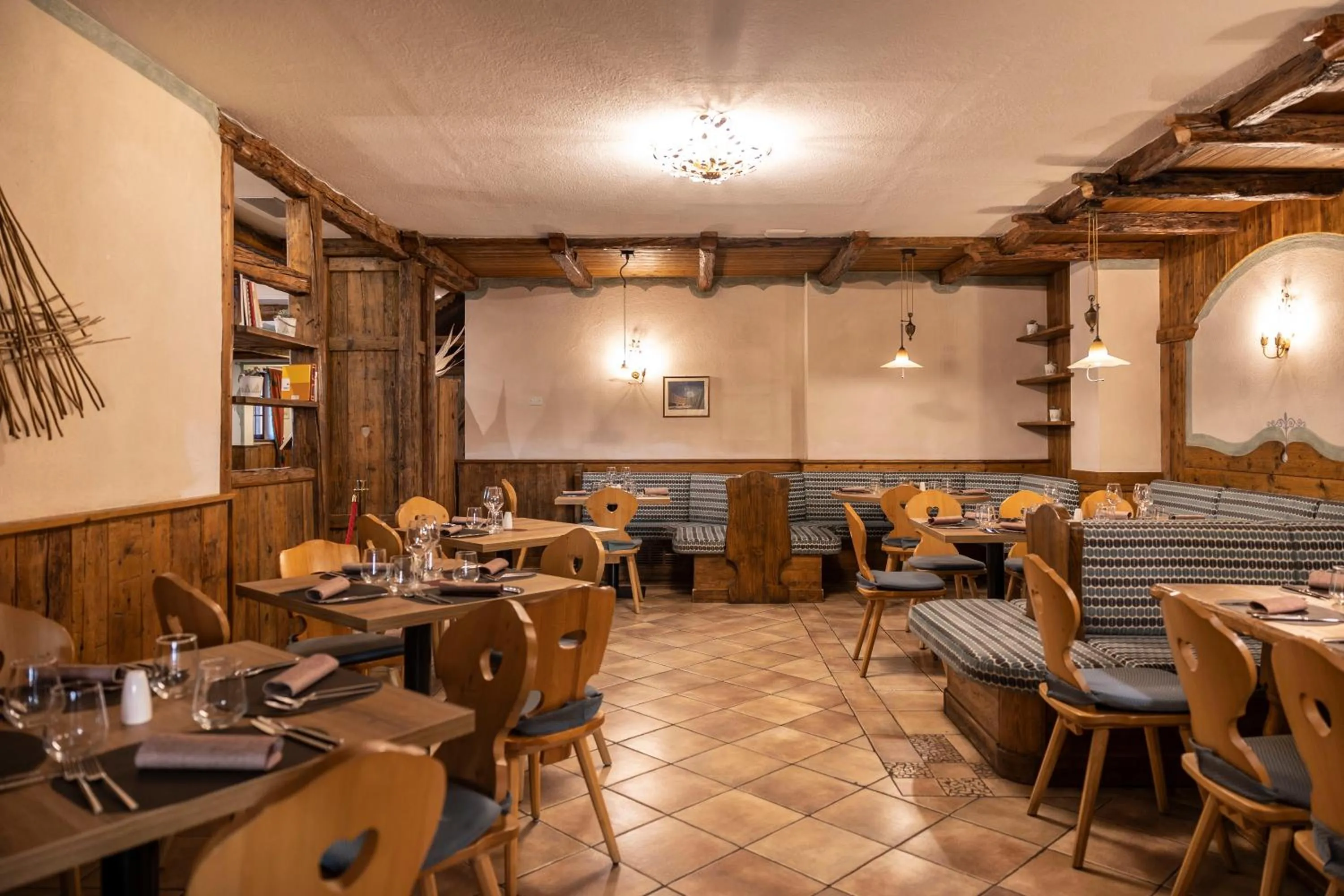 Restaurant/places to eat in Golf Hotel