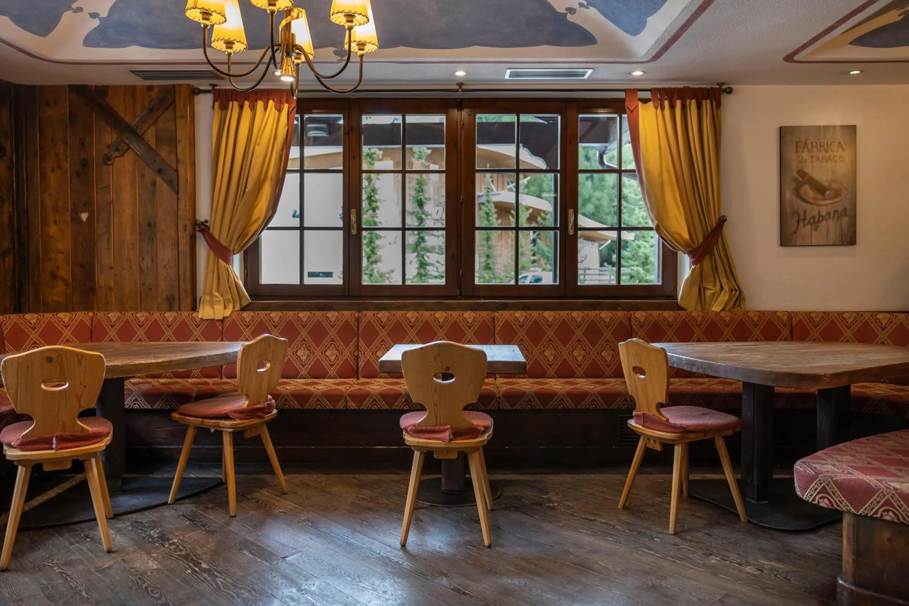 Lounge or bar in Golf Hotel