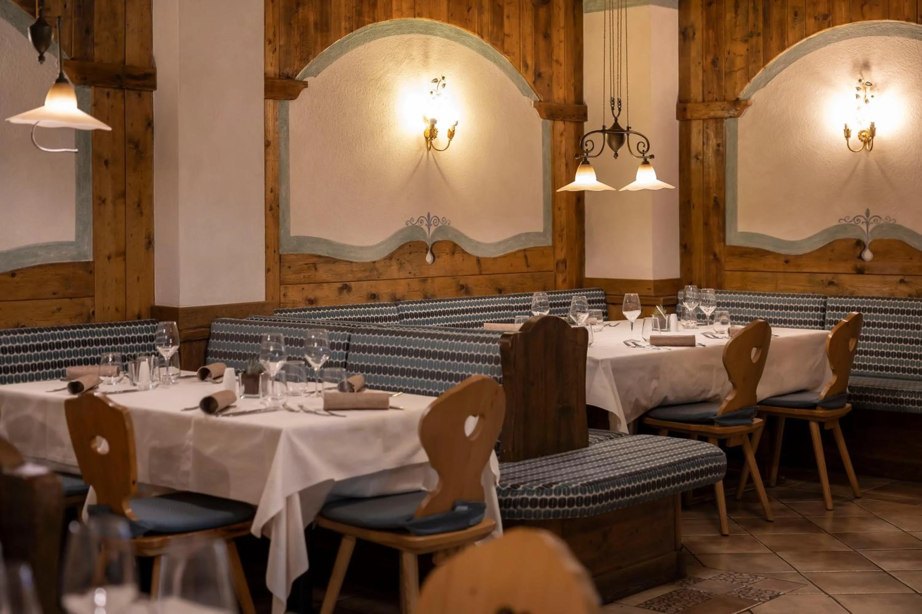 Restaurant/places to eat in Golf Hotel