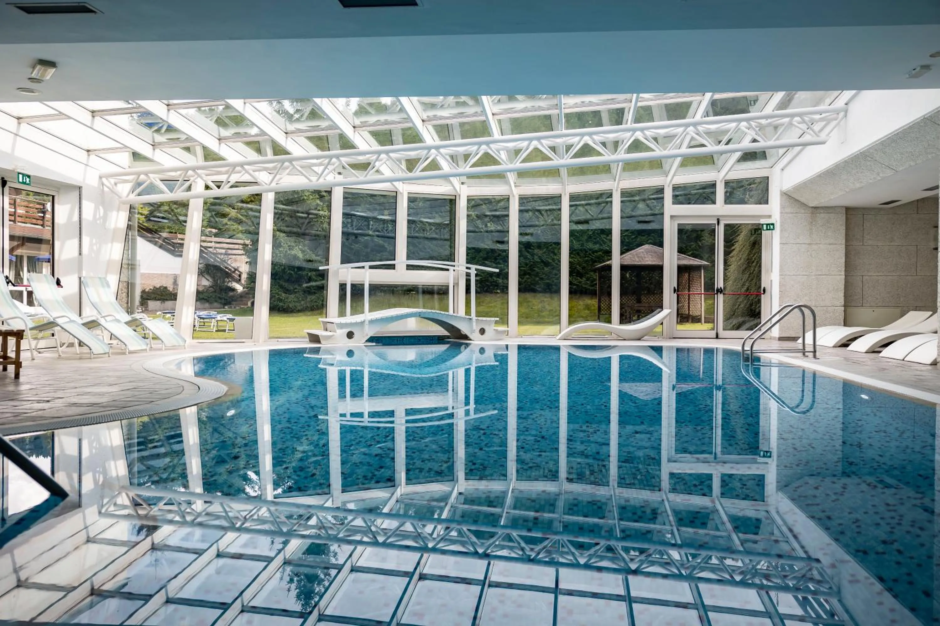 Swimming pool in Golf Hotel