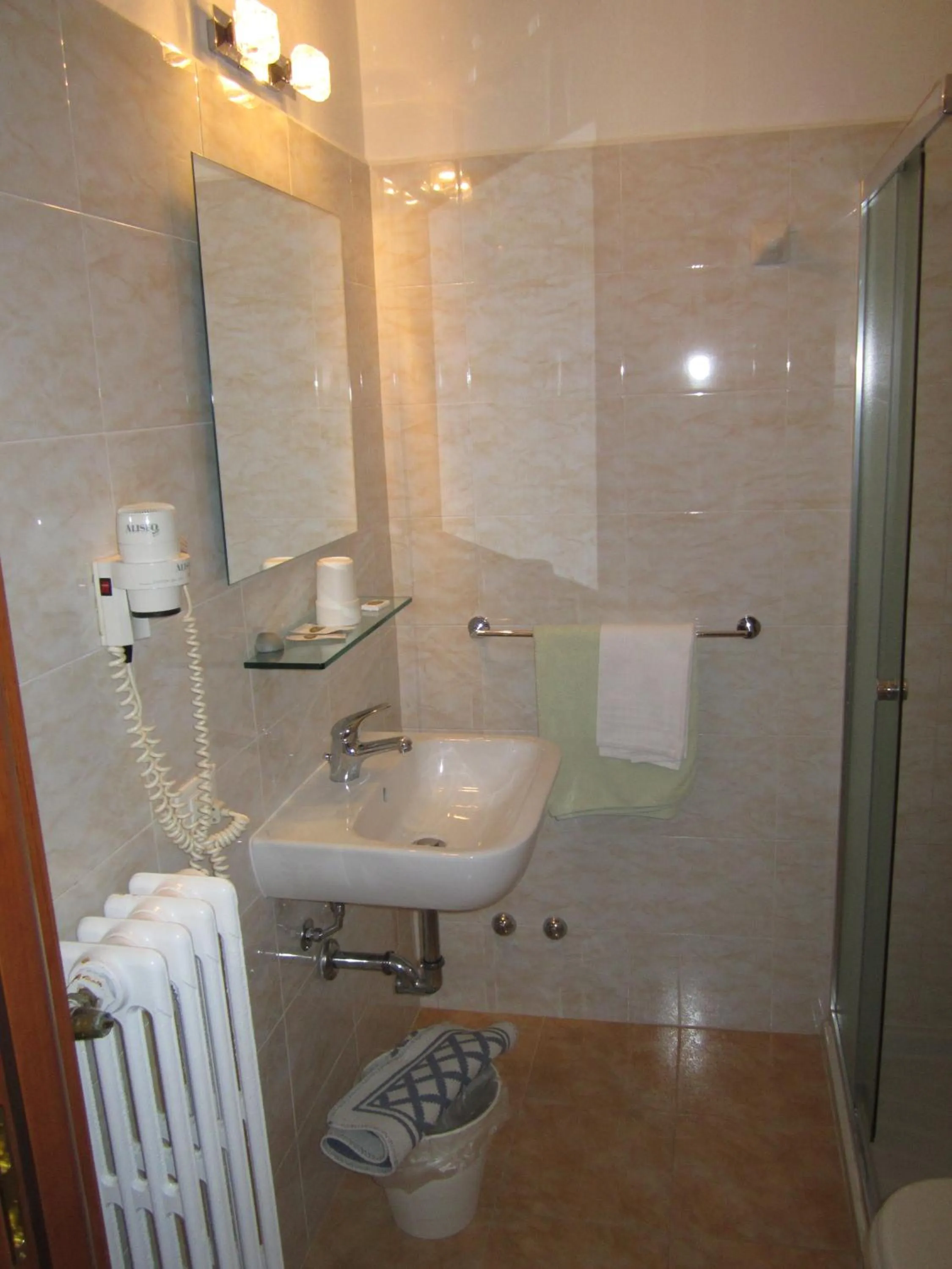 Bathroom in Hotel Marchina