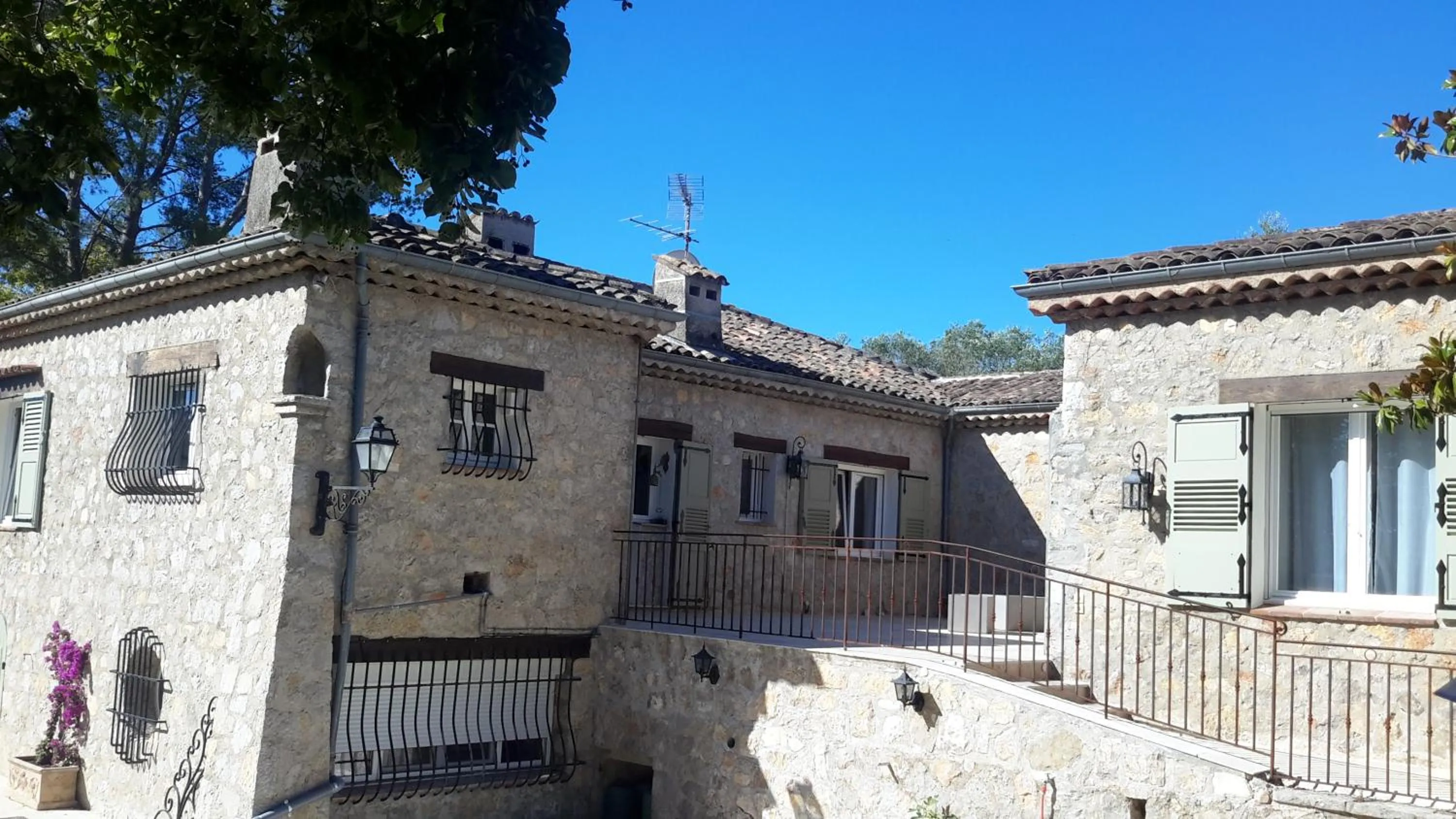 Aux charmes de grasse