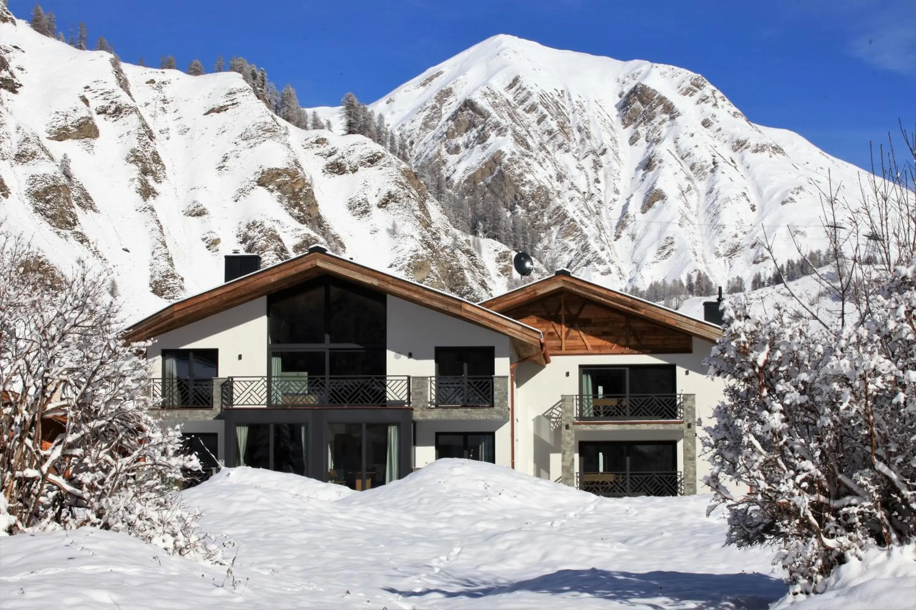 Engadin Lodge PREMIUM & PRIVATE Engadin Lodge PREMIUM & PRIVATE