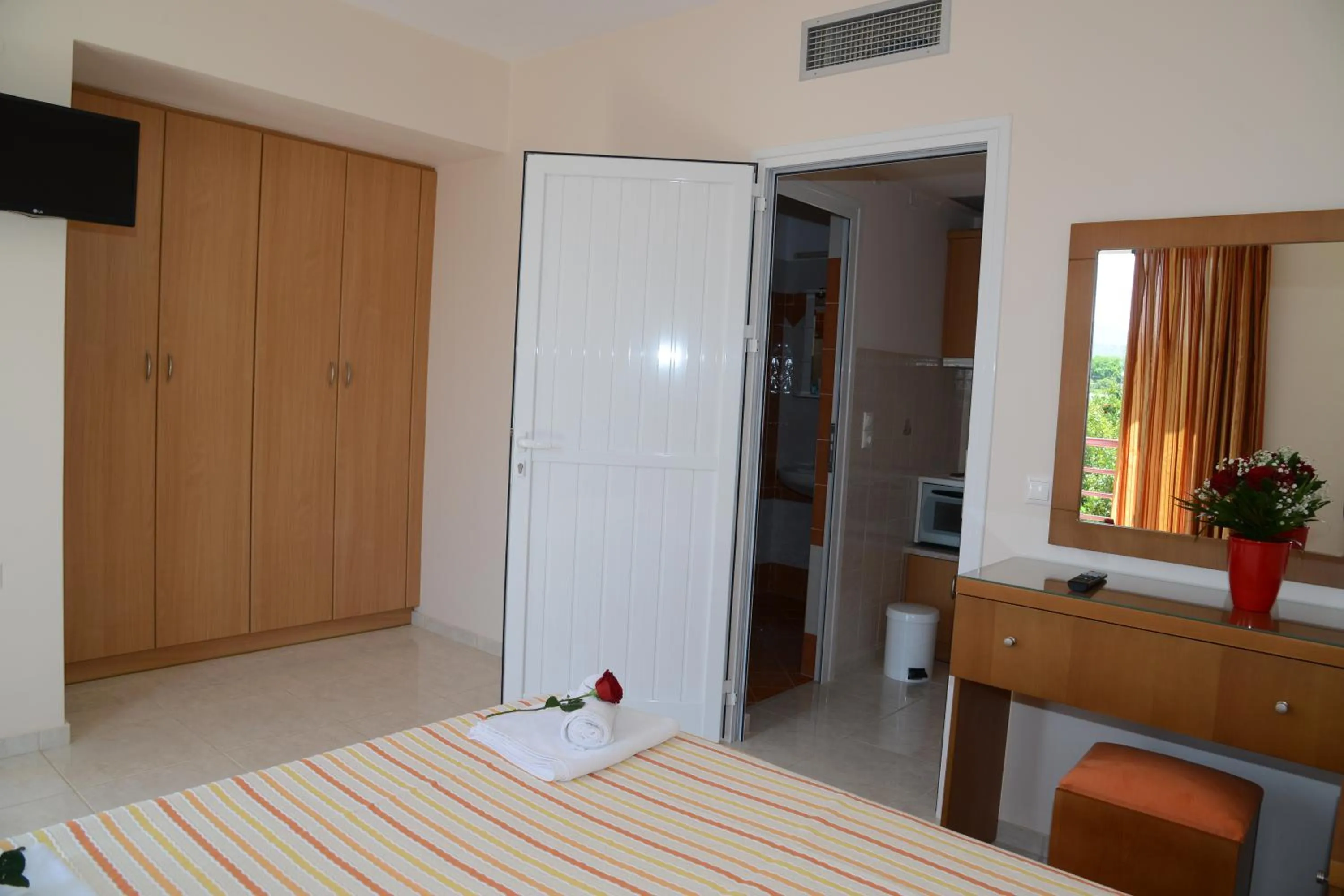 Toilet, Bed in Maria's Filoxenia Suites