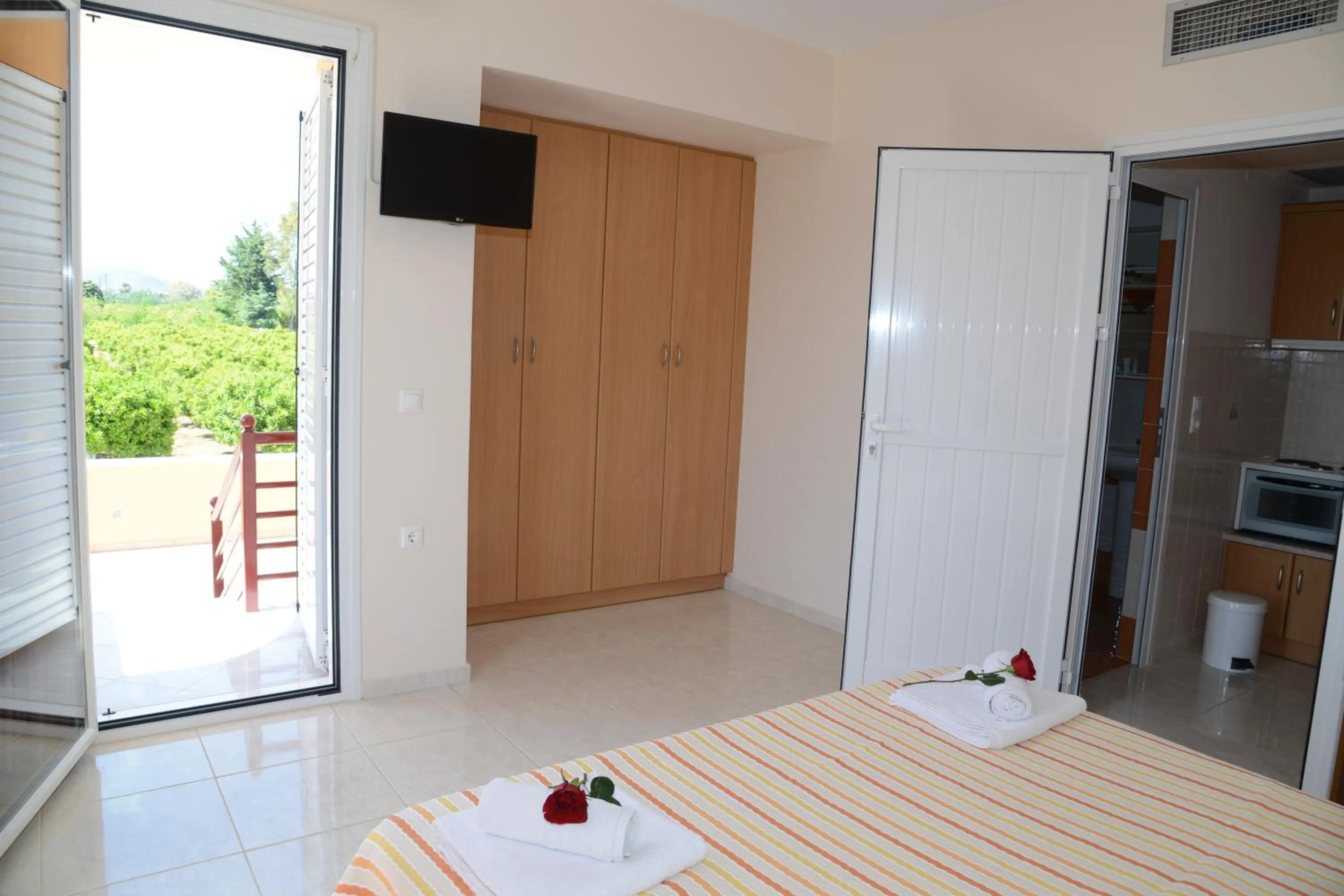 Patio, Bed in Maria's Filoxenia Suites