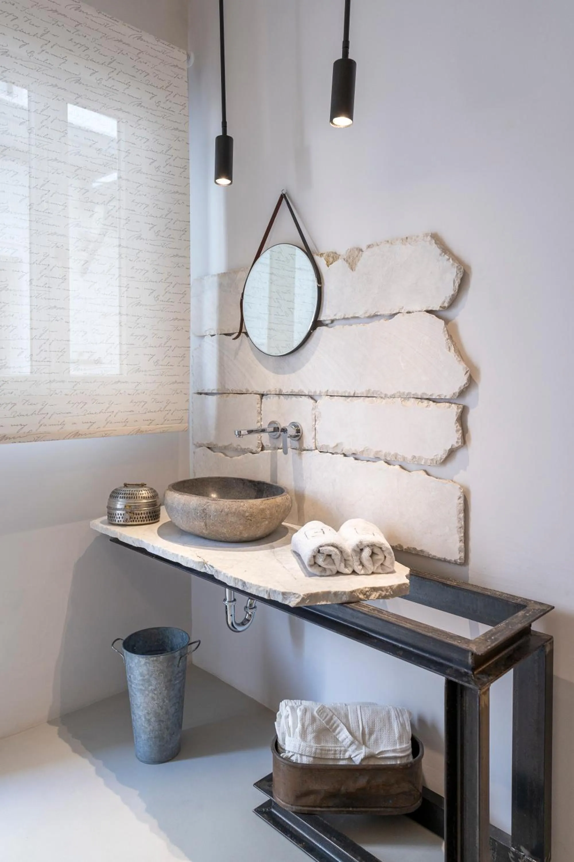 towels in F Fine Suites - Adults Only