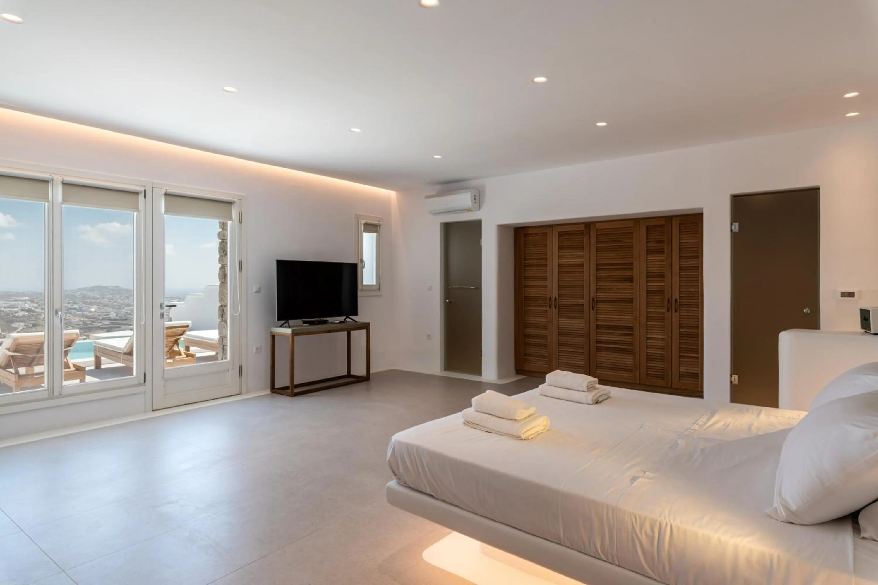 Bed in Mykonos Divino