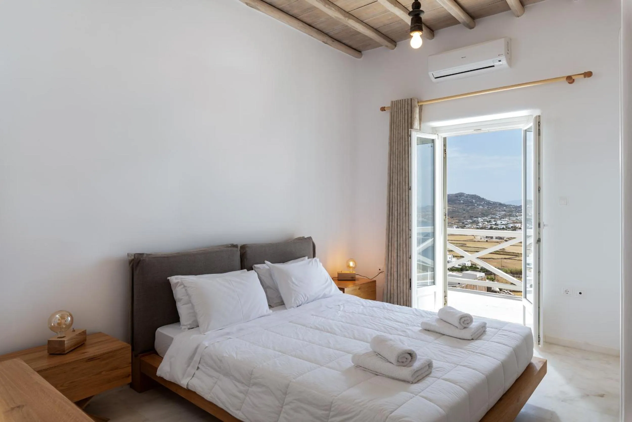 Bed in Mykonos Divino