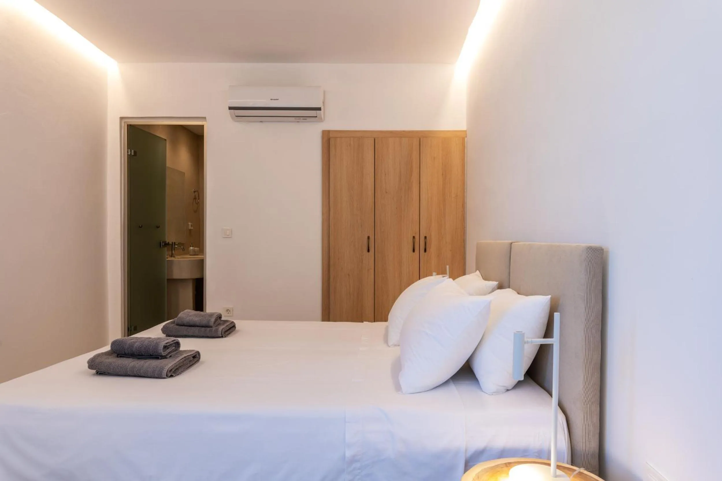 Bed in Mykonos Divino
