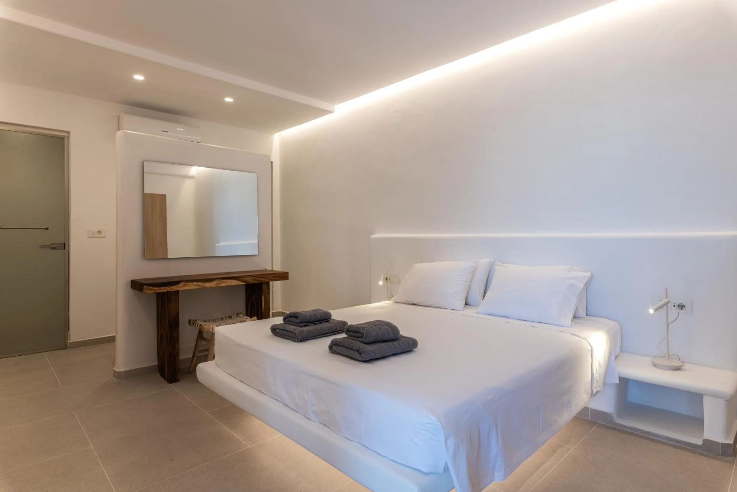 Bed in Mykonos Divino