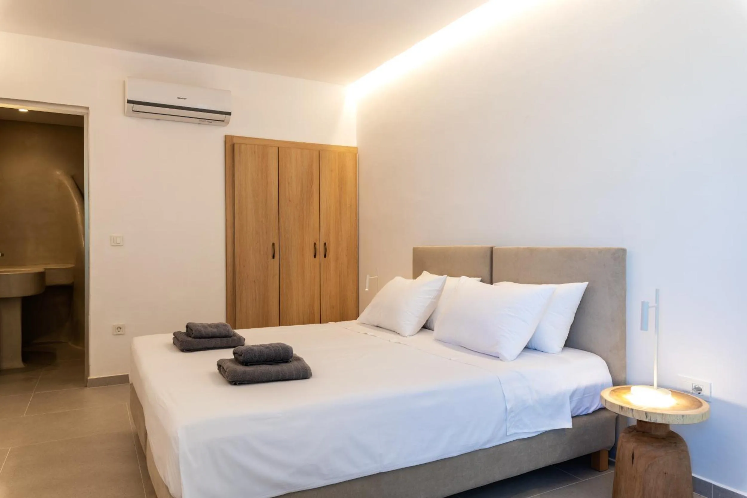 Bed in Mykonos Divino
