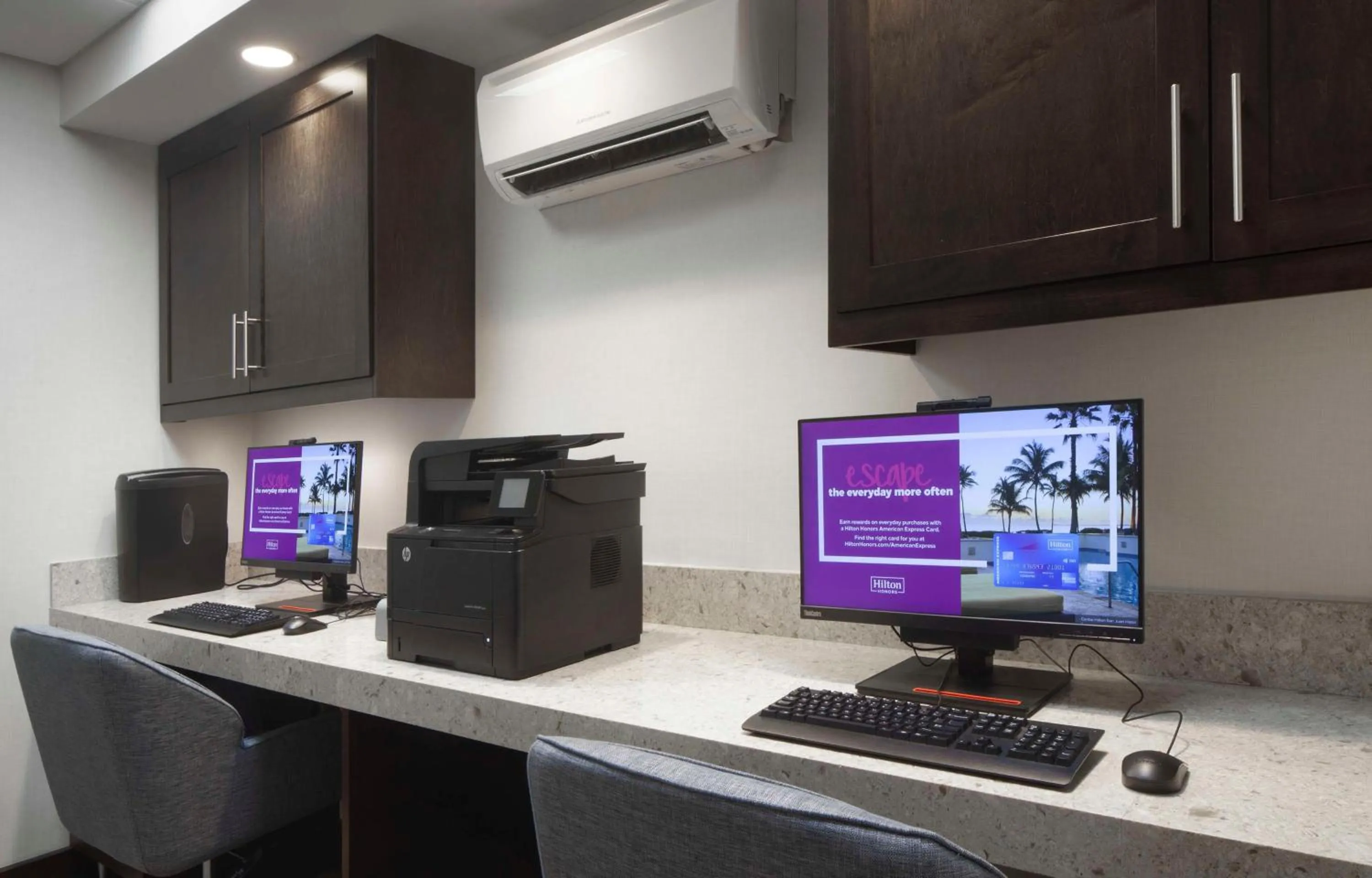 Business facilities in Hampton Inn Evansville