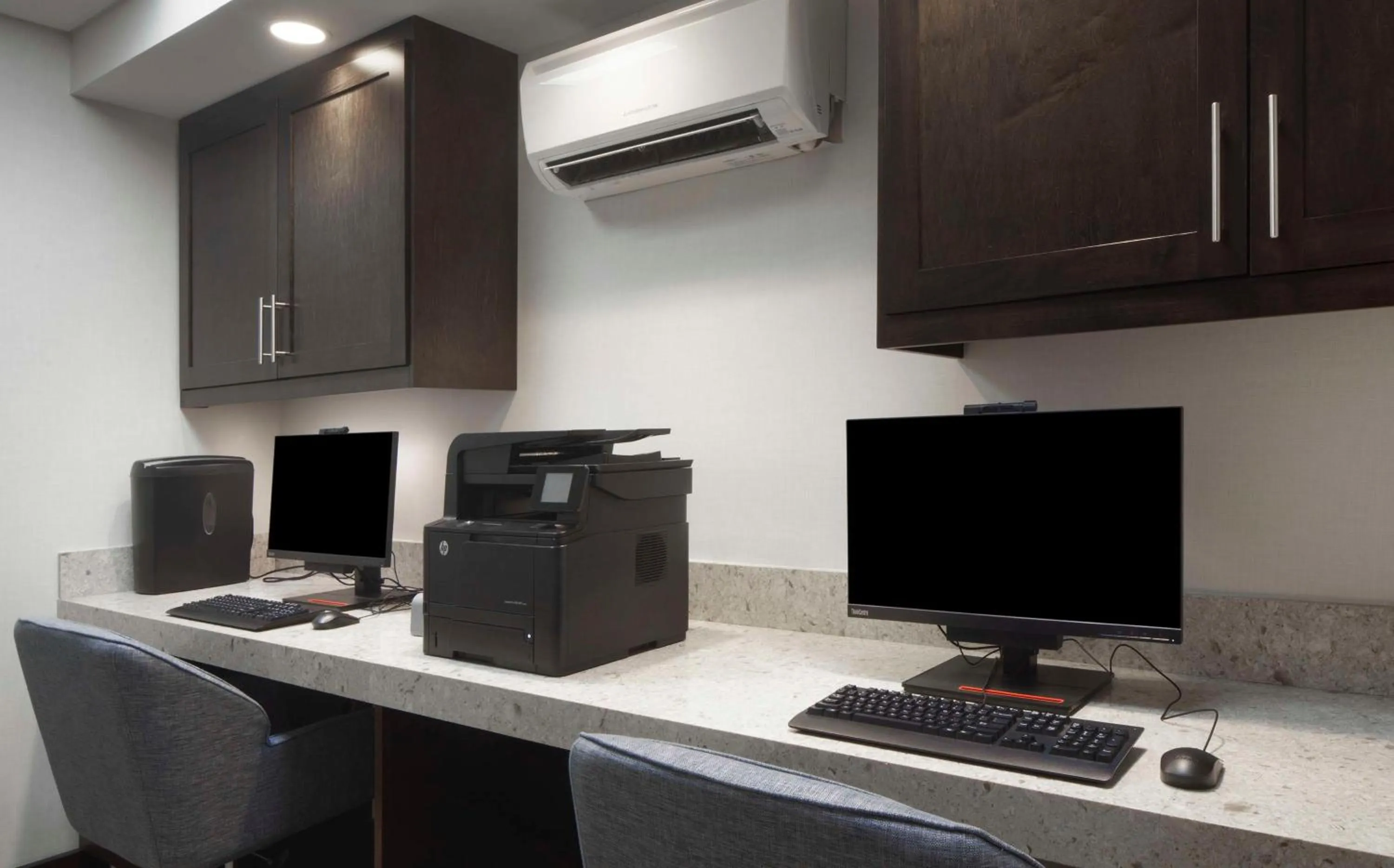 Business facilities in Hampton Inn Evansville