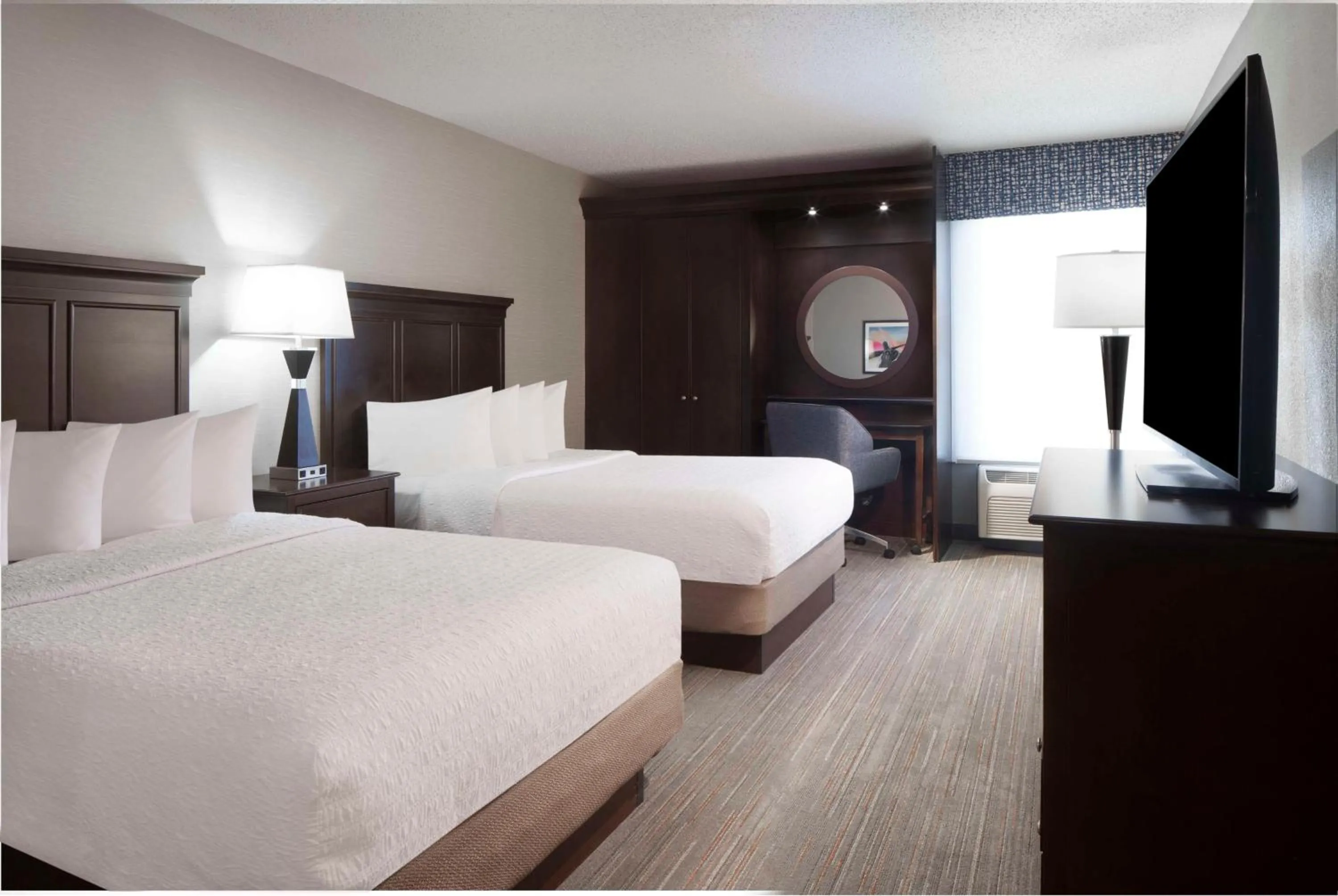 Bed in Hampton Inn Evansville