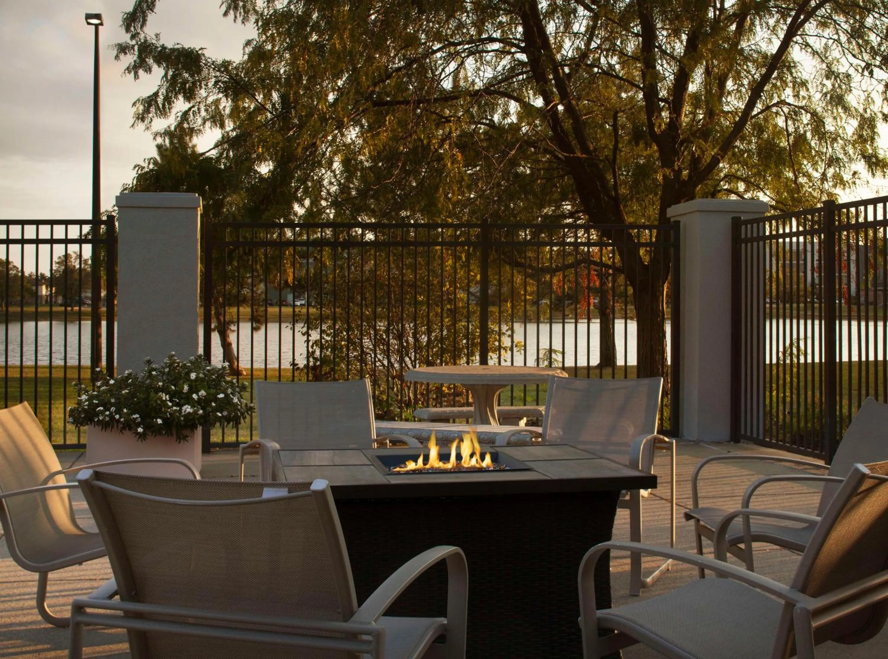 Patio in Hampton Inn Evansville