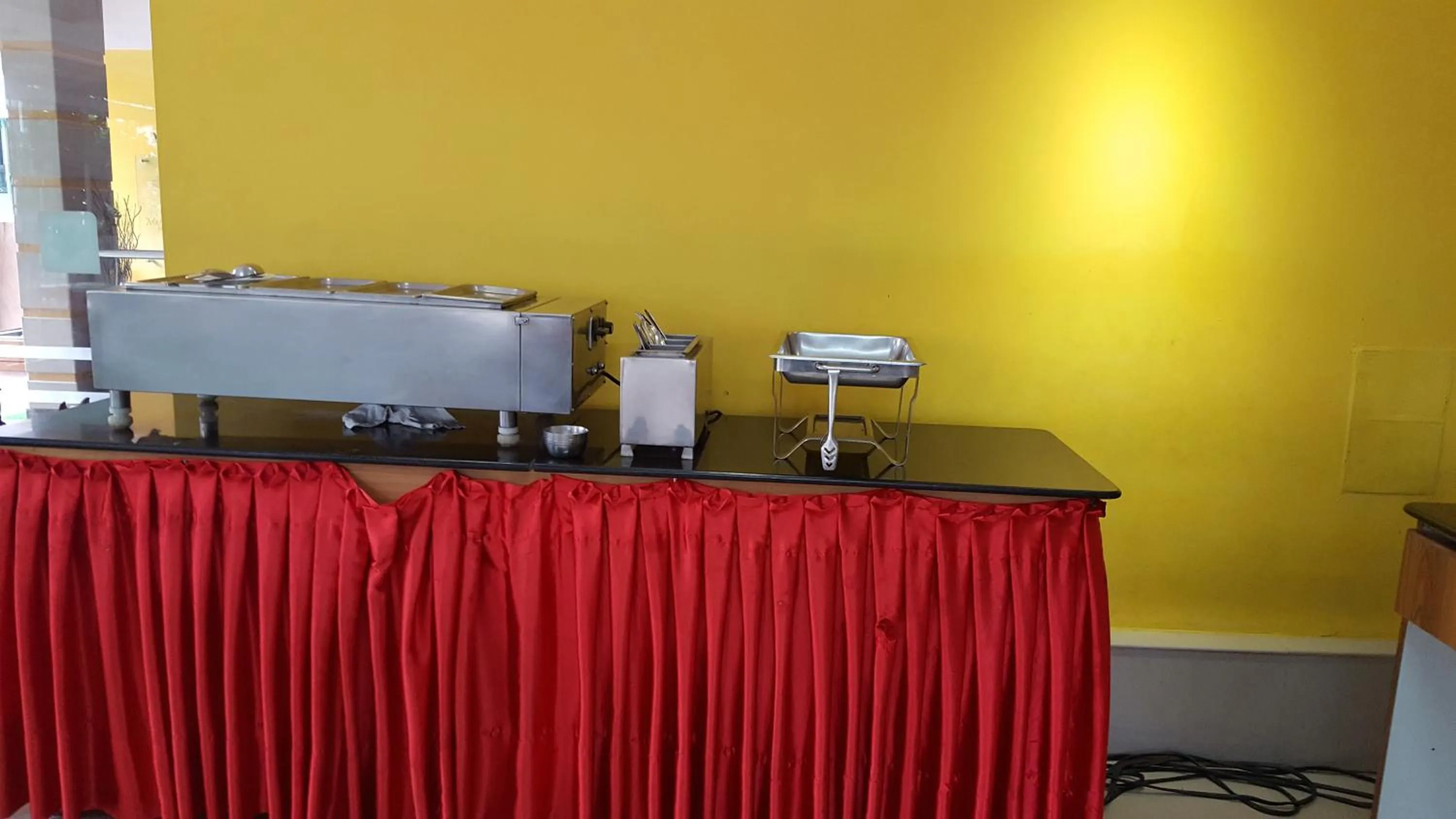 Breakfast in Maple Suites