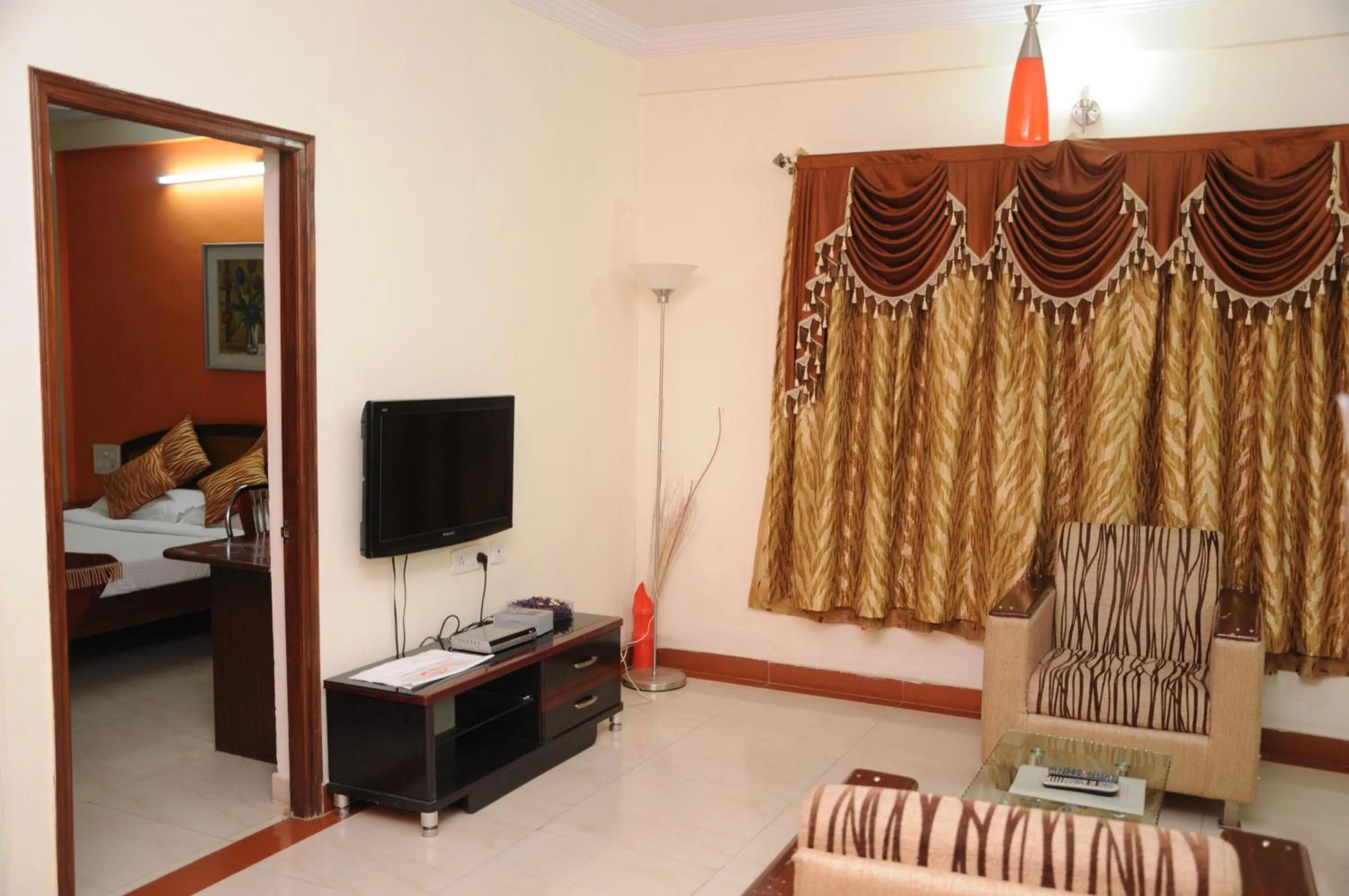 Living room, Bed in Maple Suites