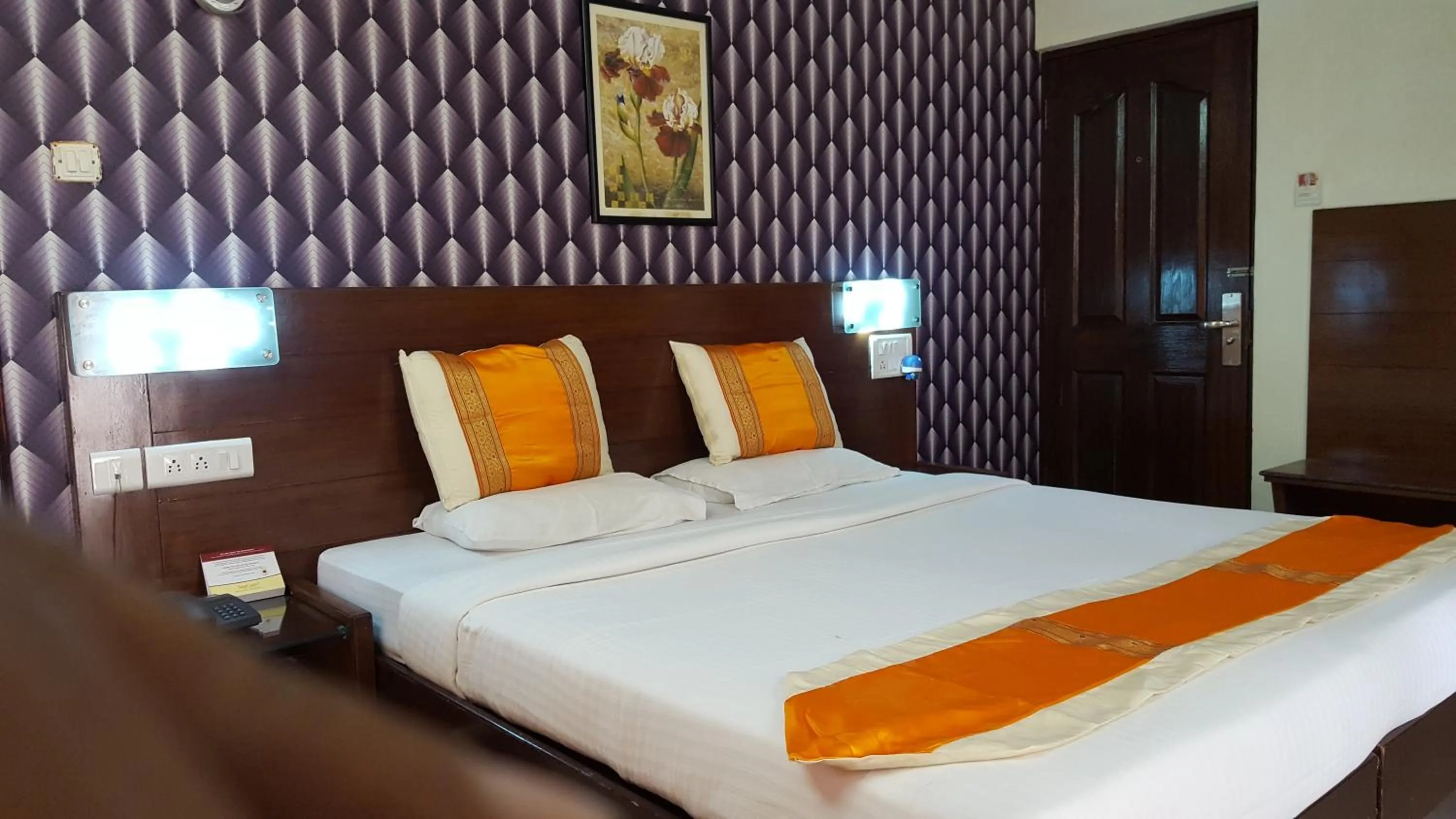 Bedroom, Bed in Maple Suites