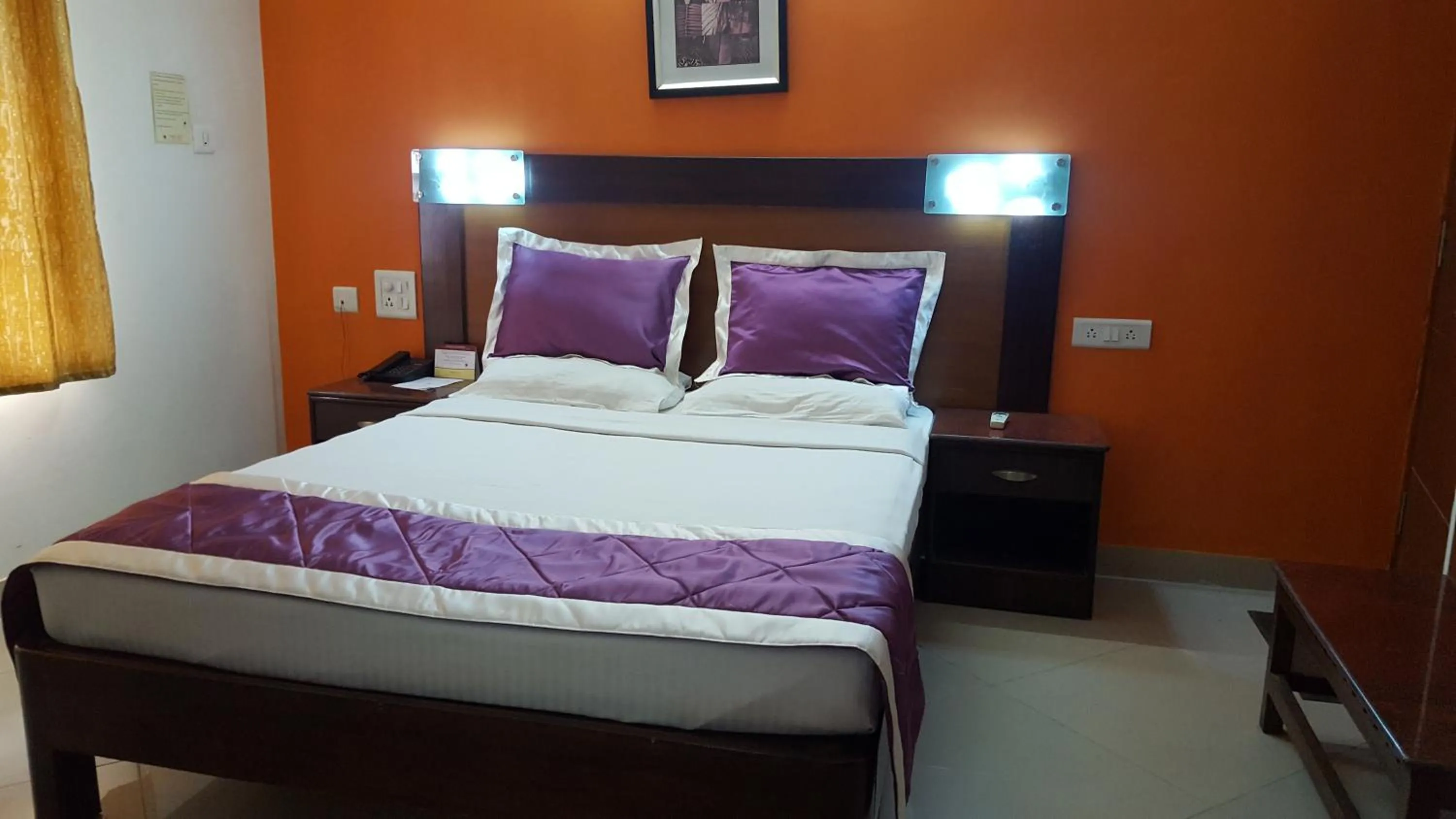 Bedroom, Bed in Maple Suites