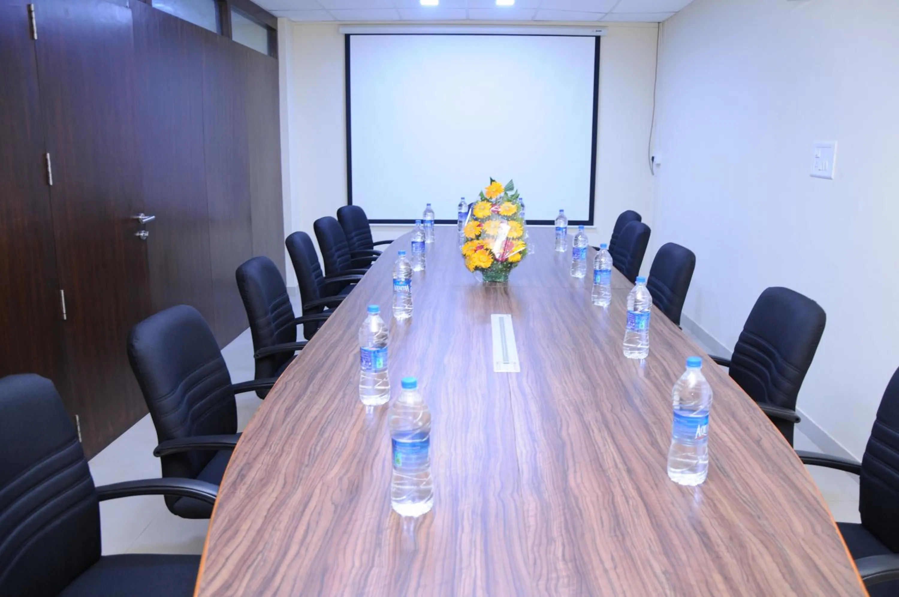 Meeting/conference room in Maple Suites