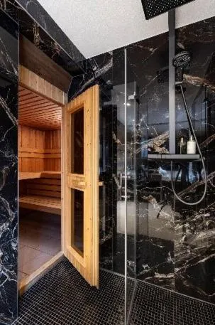 Shower in Bodensee Hotel Storchen