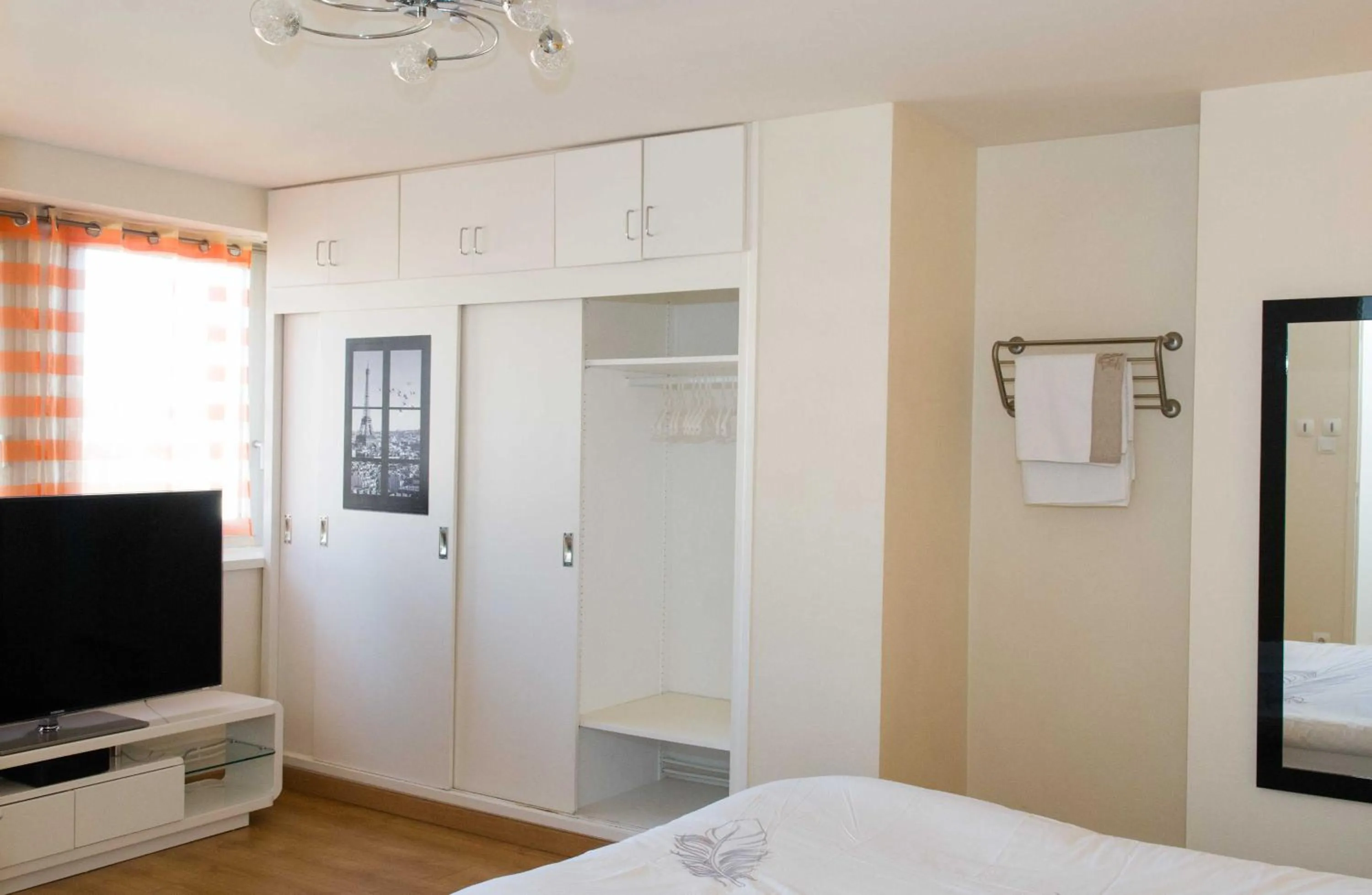 Photo of the whole room, Bed in Chambre d'hôtes Au Coeur De NancyB&B proche gare de Nancy