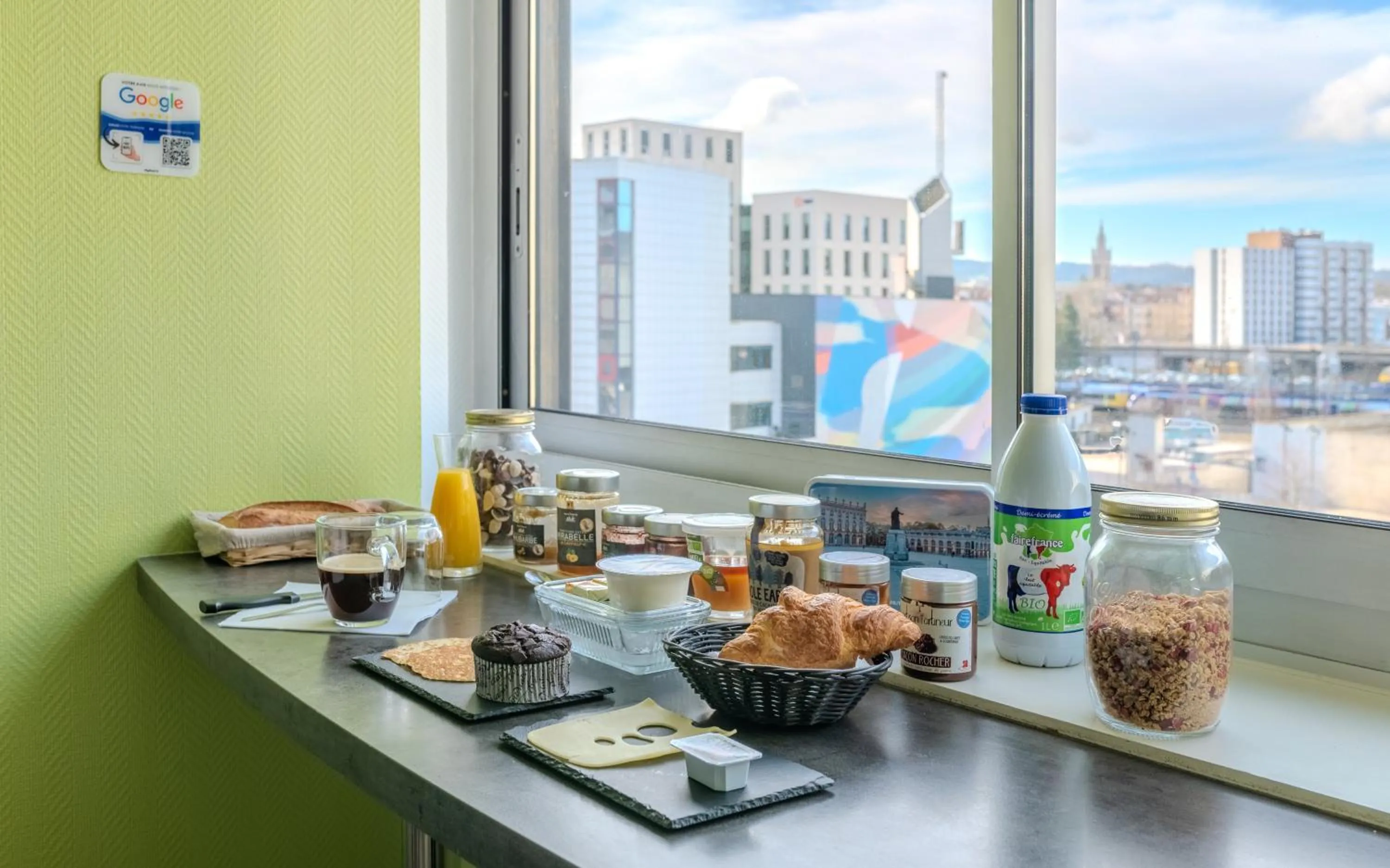 Breakfast in Chambre d'hôtes Au Coeur De NancyB&B proche gare de Nancy