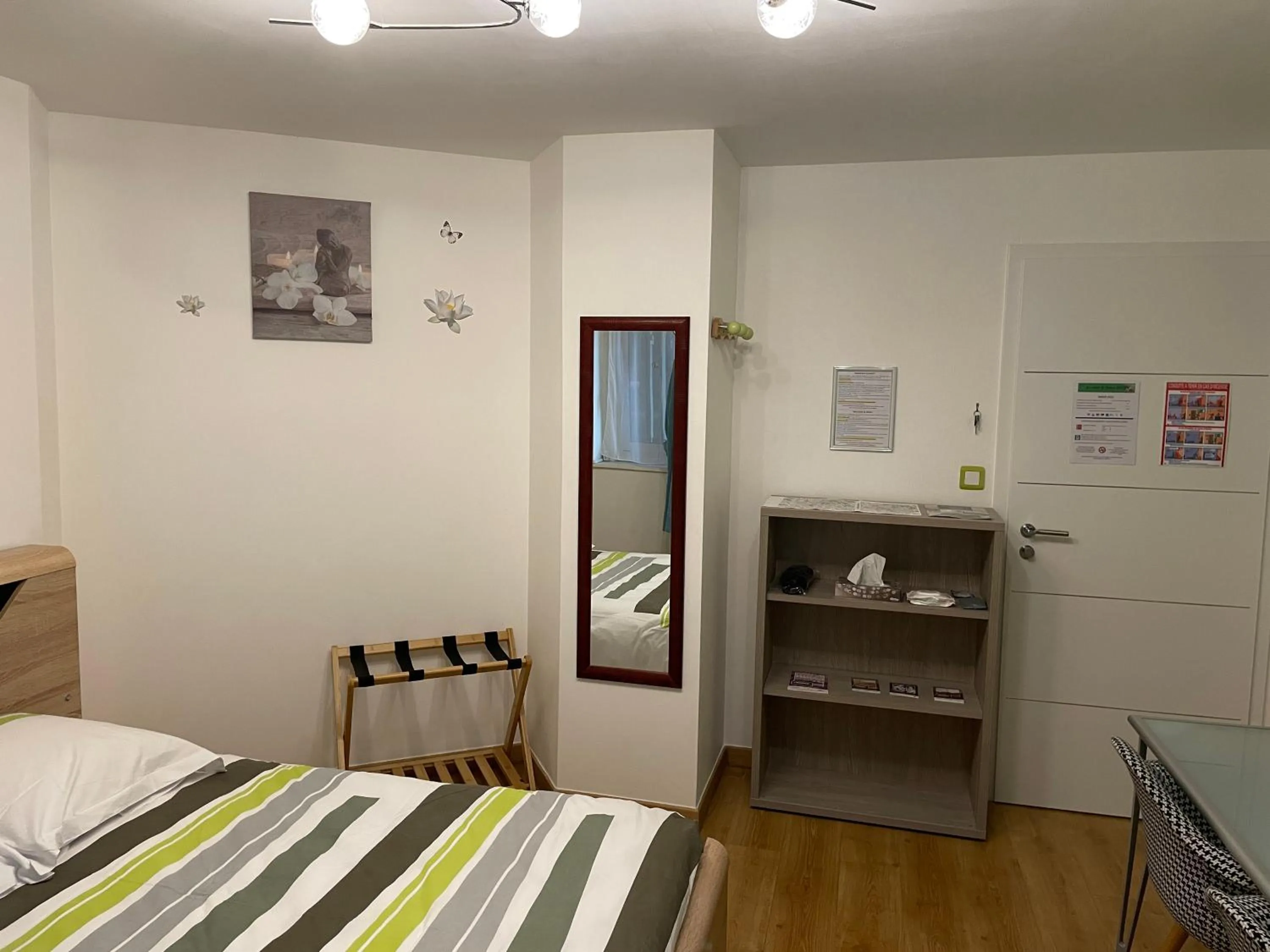 Bedroom, Bed in Chambre d'hôtes Au Coeur De NancyB&B proche gare de Nancy