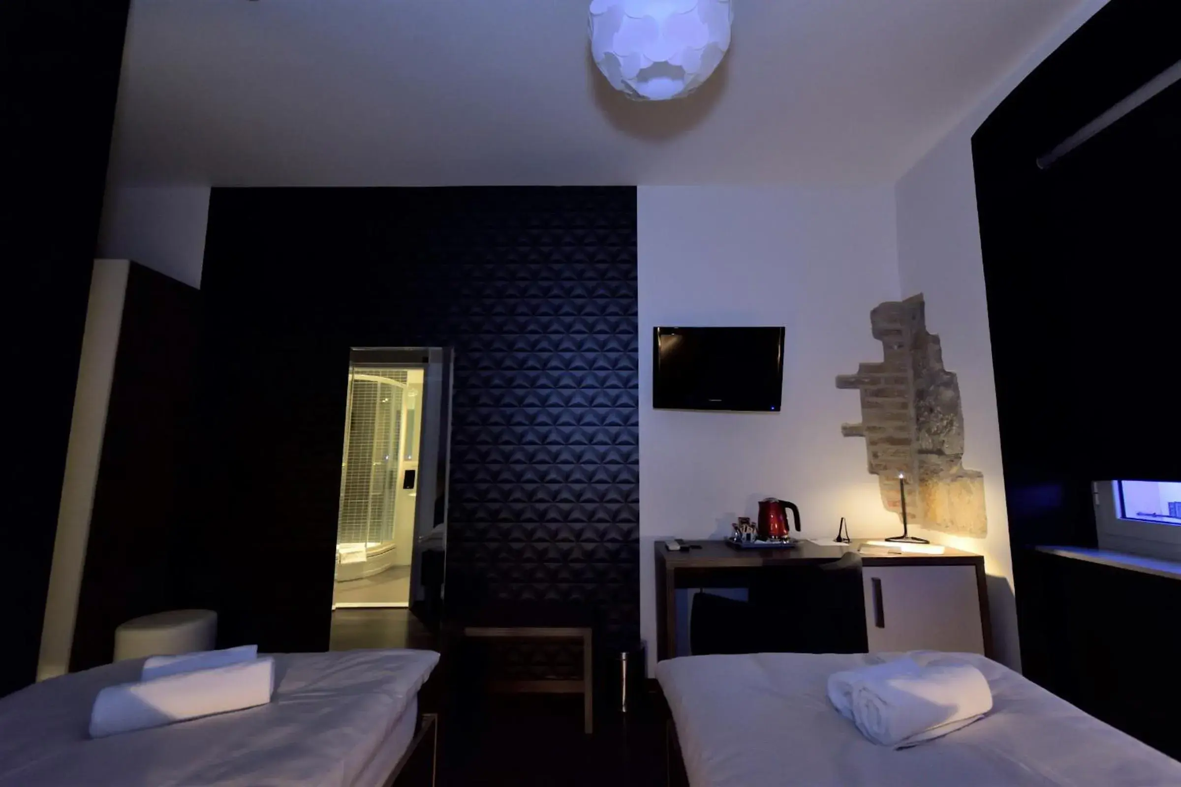 Superior Twin Room with City View in Marmontova Luxury Rooms Superior Twin Room with City View in Marmontova Luxury Rooms