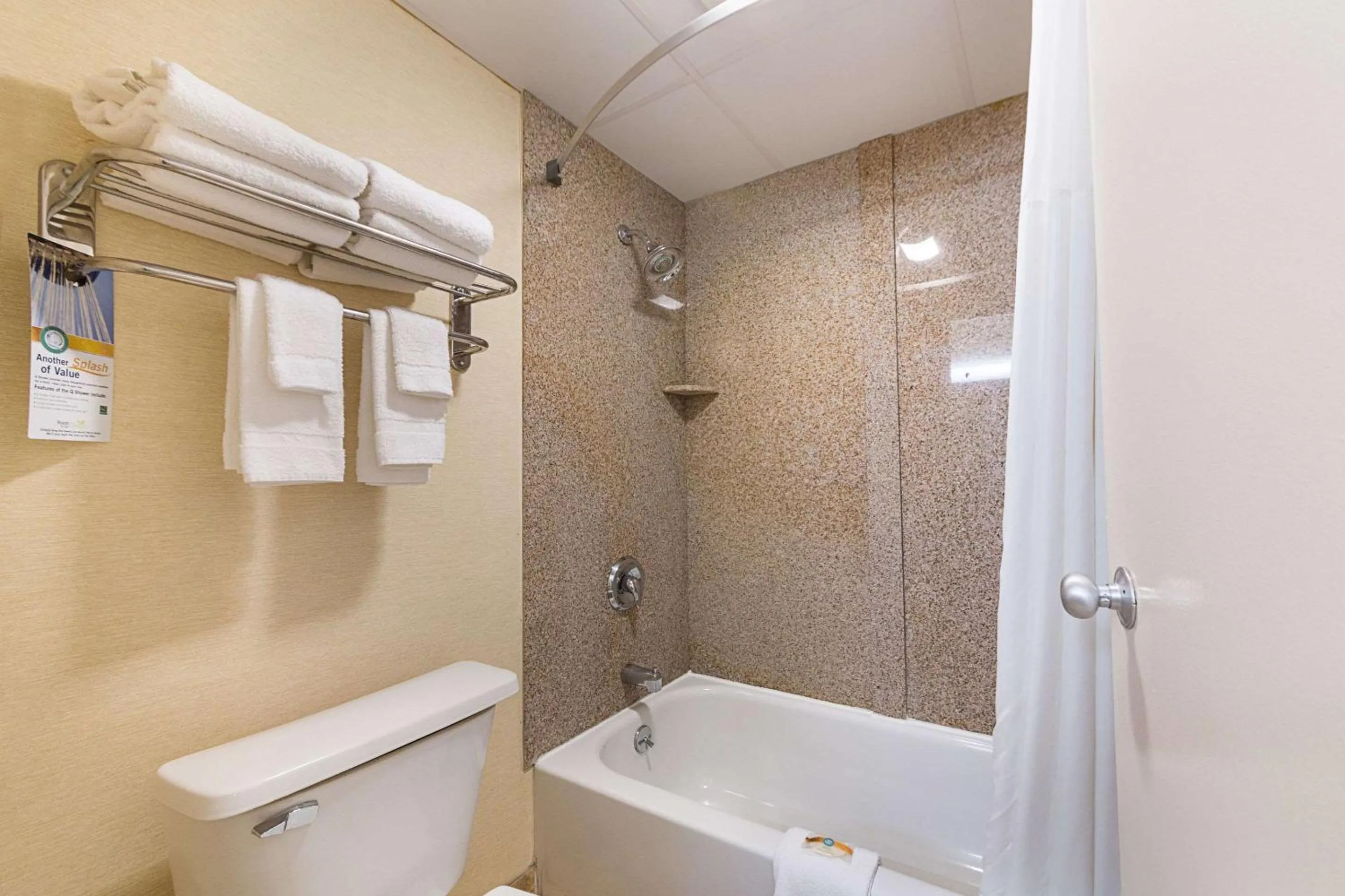 Bathroom in McIntosh Inn