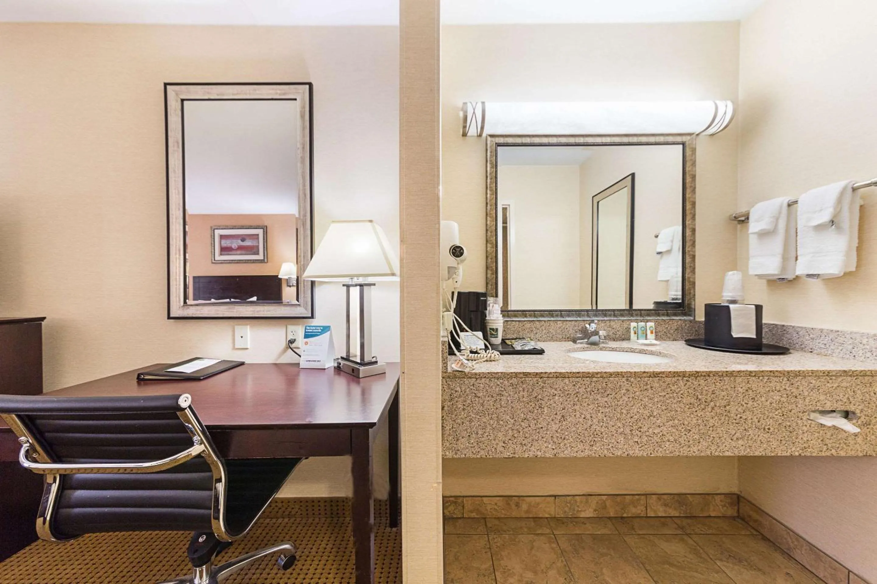 Photo of the whole room in McIntosh Inn