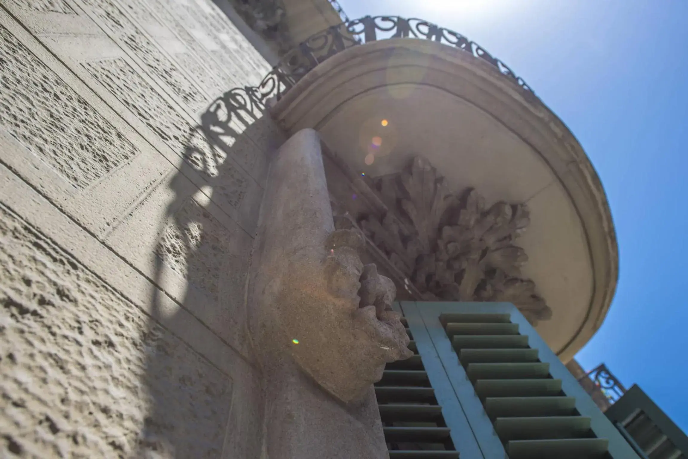 Facade/entrance in Mosaic by Ona Facade/entrance in Mosaic by Ona