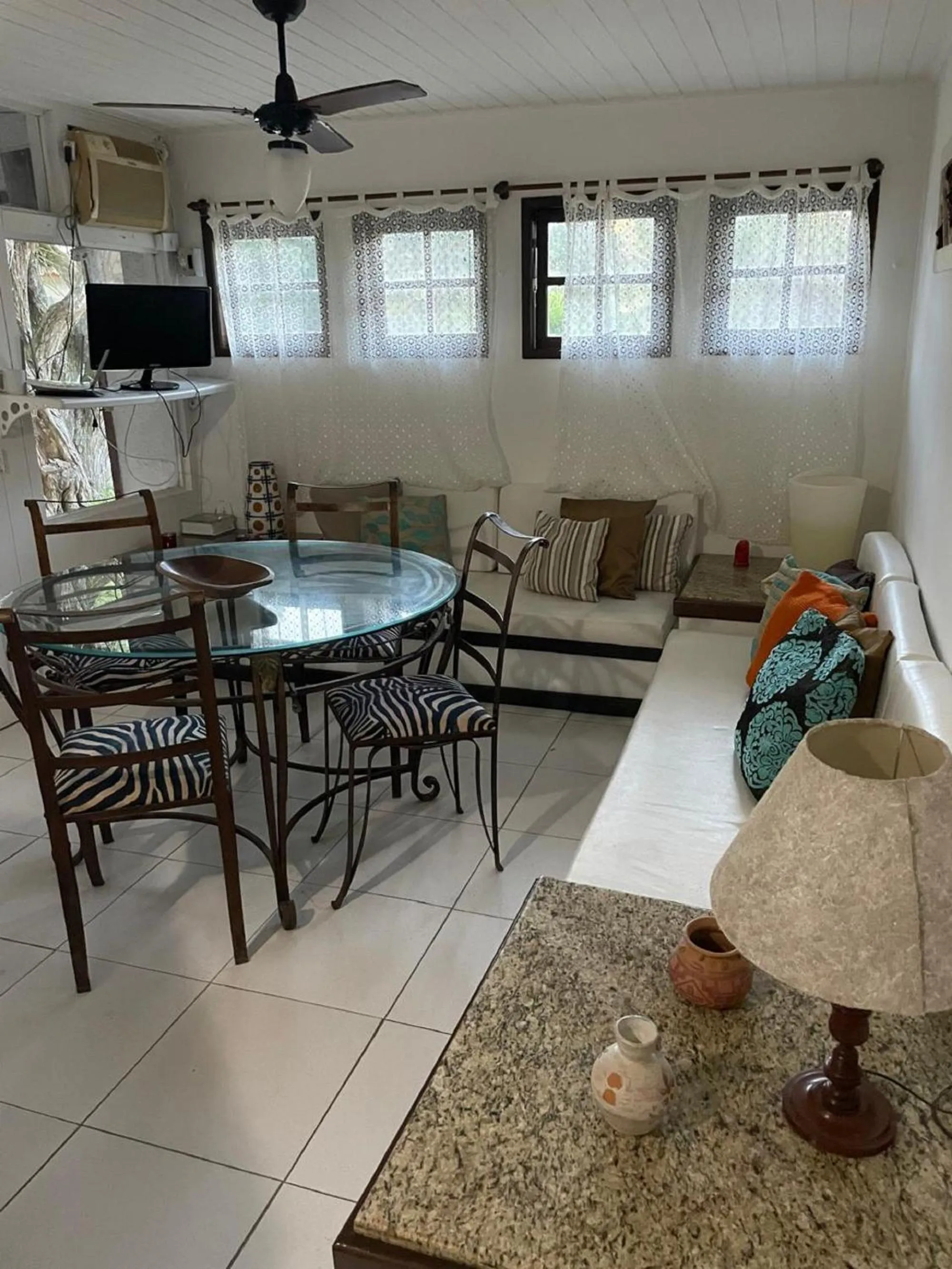 Communal lounge/ TV room in Pousada Saint Germain