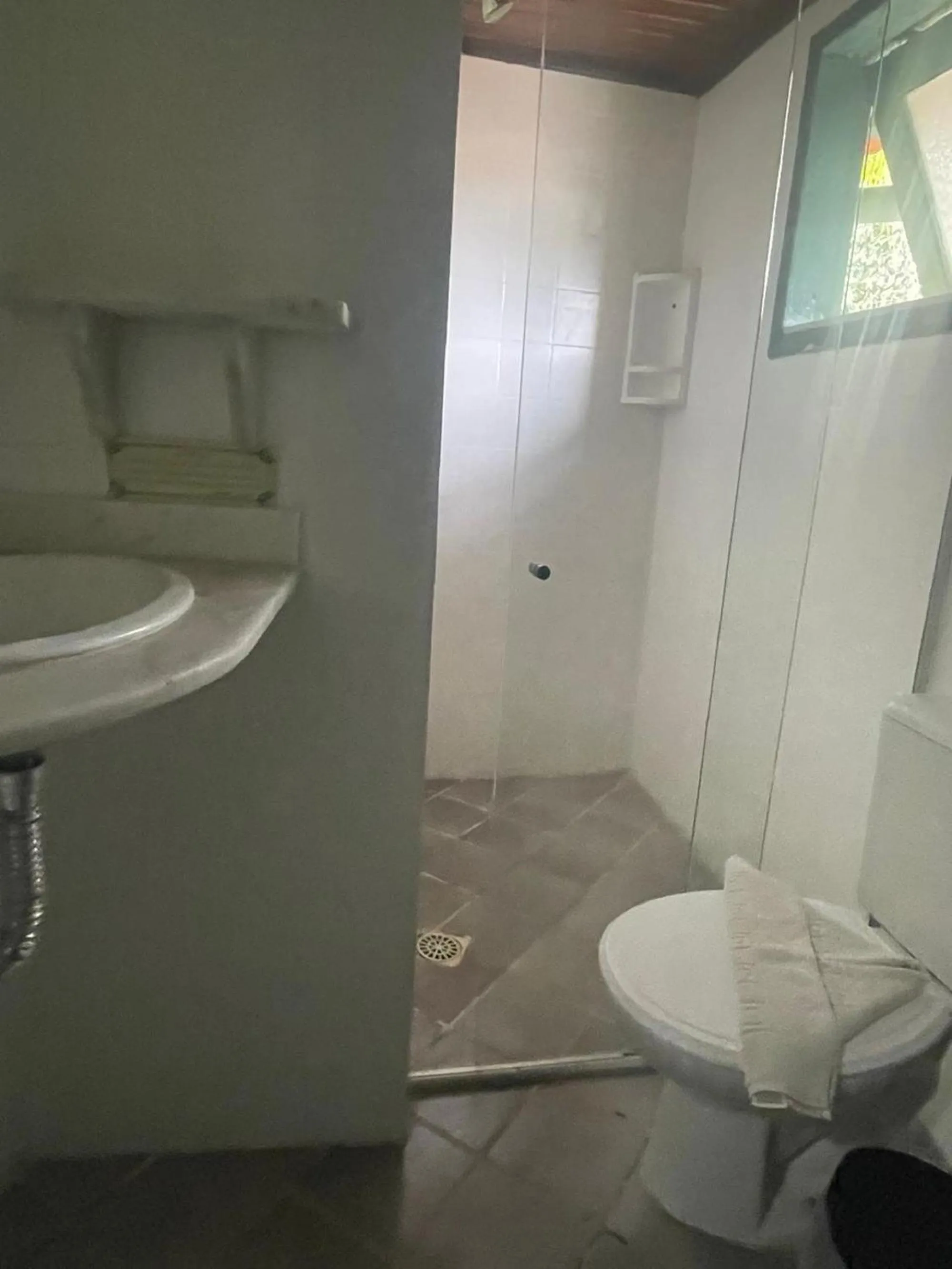 Shower in Pousada Saint Germain